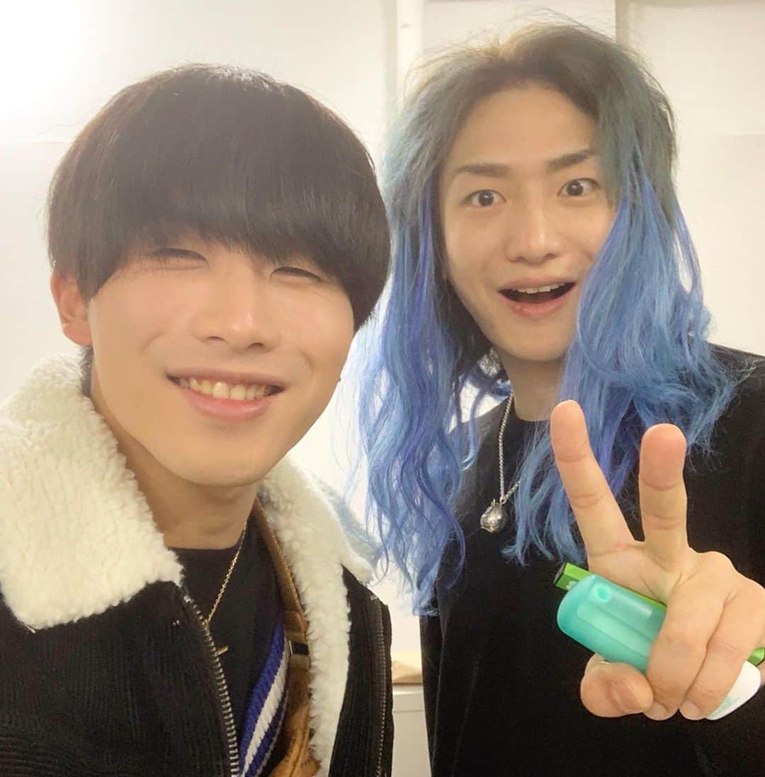 川端誠生さんのインスタグラム写真 - (川端誠生Instagram)「レペゼンメンバーが1年間海外進出する前に会えて嬉しかった！ 先日の出させてもらった動画が148万回再生されてて凄い！ 色んな人や街中でまーちん君出てるのびっくりしたって声かけてもらったり言われて出た事に実感したw  動画撮影後、まる君と銀太君とご飯を食べてその後2人とTikTok撮影したから見てね！面白かったwww DJ社長とも2人で話せて色々教えてもらって沢山話せてよかった！ レペゼンのファンの人も動画のコメントで「まーちん面白かった」って言ってくれてるコメントが沢山あって嬉しい🙇‍♂️皆んな面白くて凄かったなw #レペゼン地球 #レペゼン #Repezen Foxx#dj社長 #銀太 #まる」1月8日 21時42分 - ncncmachin