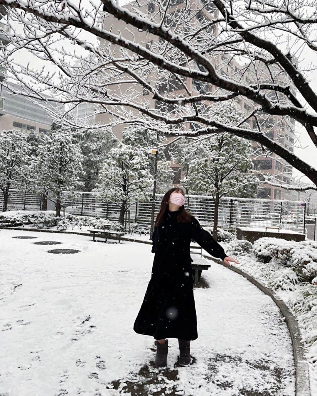 譜久村聖さんのインスタグラム写真 - (譜久村聖Instagram)「東京の雪はそろそろ溶けてきたかな☃︎.｡❅°.゜  転ばないように気を付けながら歩いてくださいね🥰 私はここでジャンプしました🤍  #morningmusume22 #モーニング娘22 #譜久村聖 #ここで体幹が試される #ふくトレの効果 #雪 #楽しい #はしゃいじゃう」1月8日 22時25分 - mizuki_fukumura.official