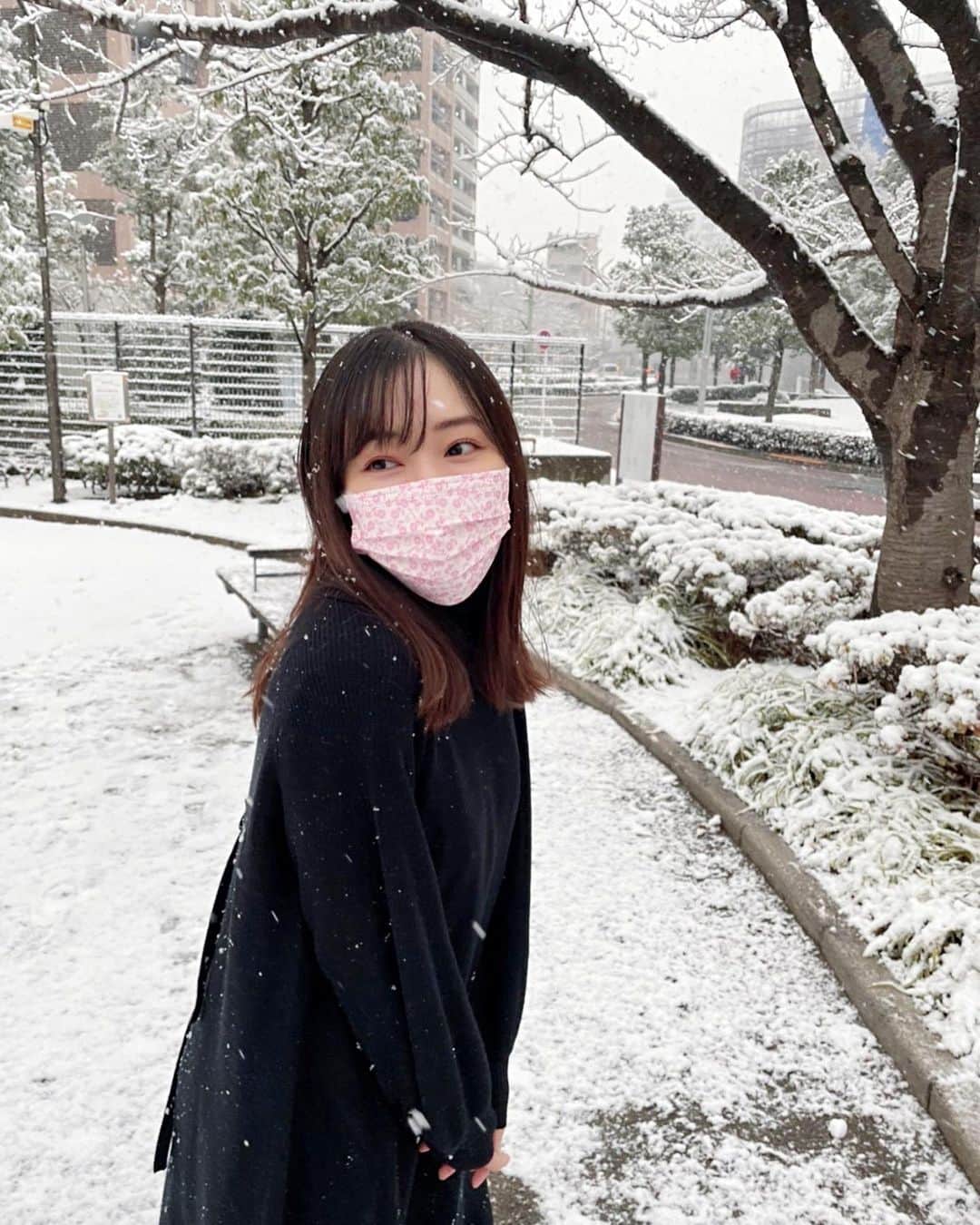 譜久村聖さんのインスタグラム写真 - (譜久村聖Instagram)「東京の雪はそろそろ溶けてきたかな☃︎.｡❅°.゜  転ばないように気を付けながら歩いてくださいね🥰 私はここでジャンプしました🤍  #morningmusume22 #モーニング娘22 #譜久村聖 #ここで体幹が試される #ふくトレの効果 #雪 #楽しい #はしゃいじゃう」1月8日 22時25分 - mizuki_fukumura.official
