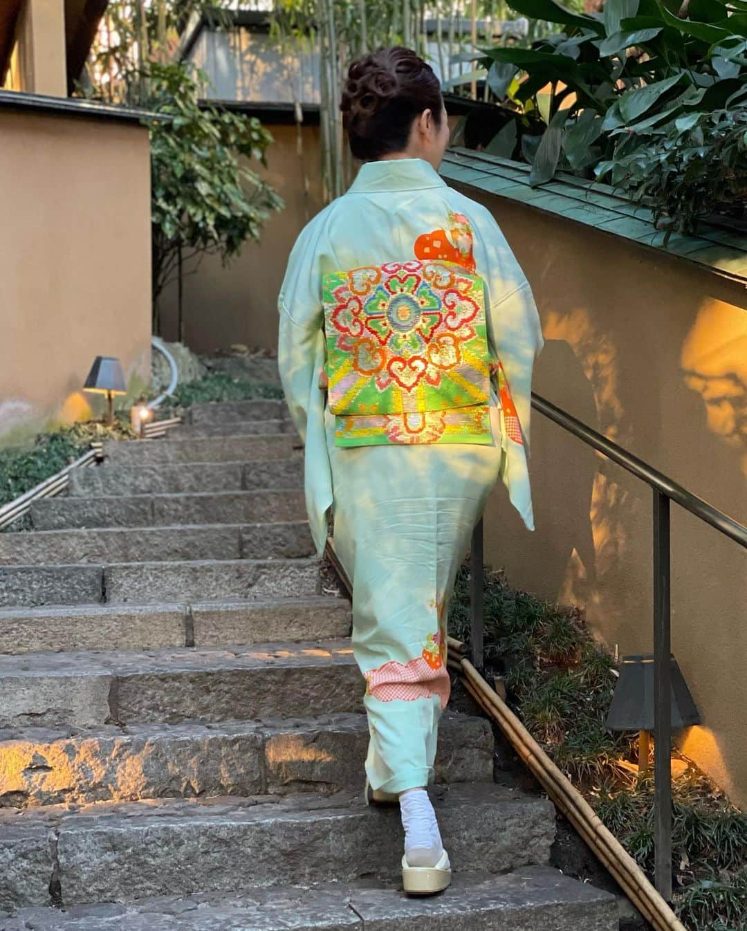 沢瀉美緒さんのインスタグラム写真 - (沢瀉美緒Instagram)「※ Coordinate for “Hatsu gama ” The first tea ceremony of the new year 🎍 . 数年ぶりのお初釜😌 . お稽古では着ていたけれど、 晴れ着に袖を通すのは久しぶり✨ . 帯に手こずってバタバタしてしまったけれど… なんとか上手くいきました。 . . #着物 #志ま亀  #帯 #龍村美術織物  #帯揚げ #加藤萬 #帯締め #道明 #草履 #伊と忠 #晴れ着 #和服 #着物 #kimono #kimonomio #着物が好き #着物好き #kimonolove #日本の伝統」1月8日 22時19分 - mio_omodaka