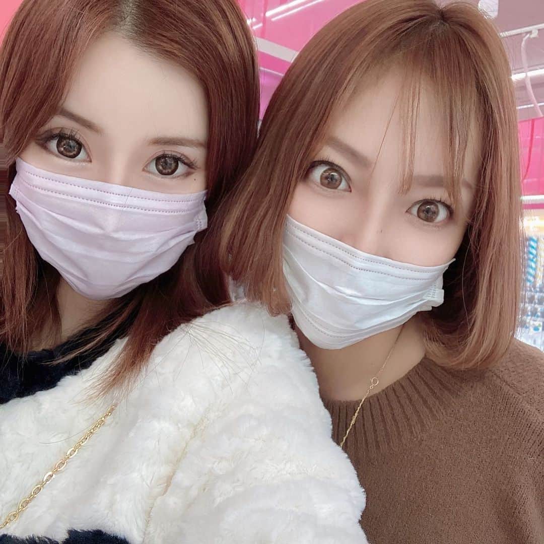高橋沙弥華のインスタグラム：「お正月はおかんと久しぶりに会えた🤗💓  お年玉までもらっちゃってlunchもご馳走になった🤤🍴✨  一緒にゲーセン行ってぷうのぬいぐるみとかも取ってくれたの🥰  ぷう🐖も久しぶりにおかんに会えて喜んでた😍  ありがとです🥳💖💖💖  6年？7年？位毎日一緒だったからたまにしか会えないと寂しい🥺 . . .  #おかん #お正月 #連休 #連休の過ごし方 #東京 #セレプー #ランチ #lunch #デート #2022 #2022年」