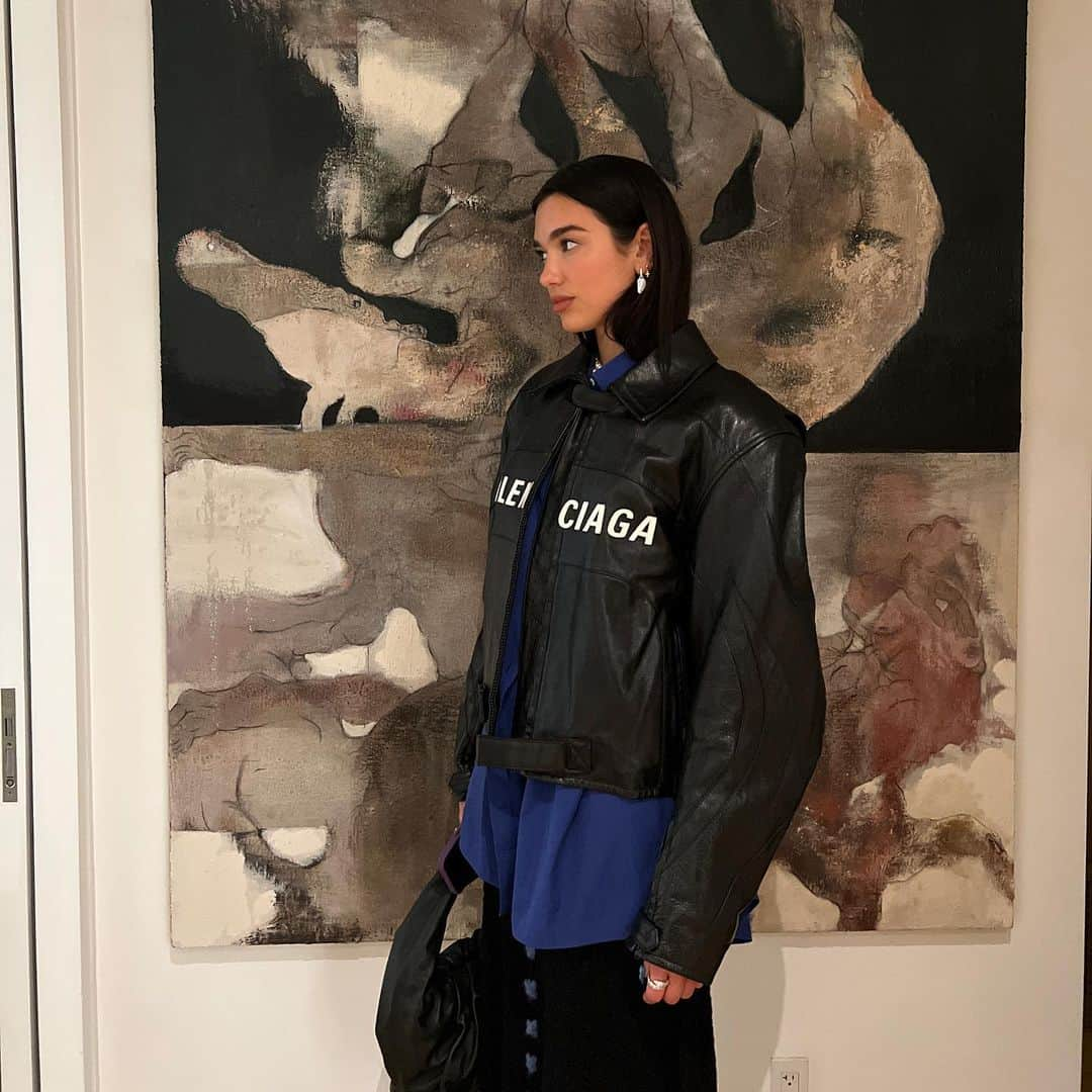 デュア・リパさんのインスタグラム写真 - (デュア・リパInstagram)「it’s January 8th and I’m exhausted already」1月9日 3時57分 - dualipa