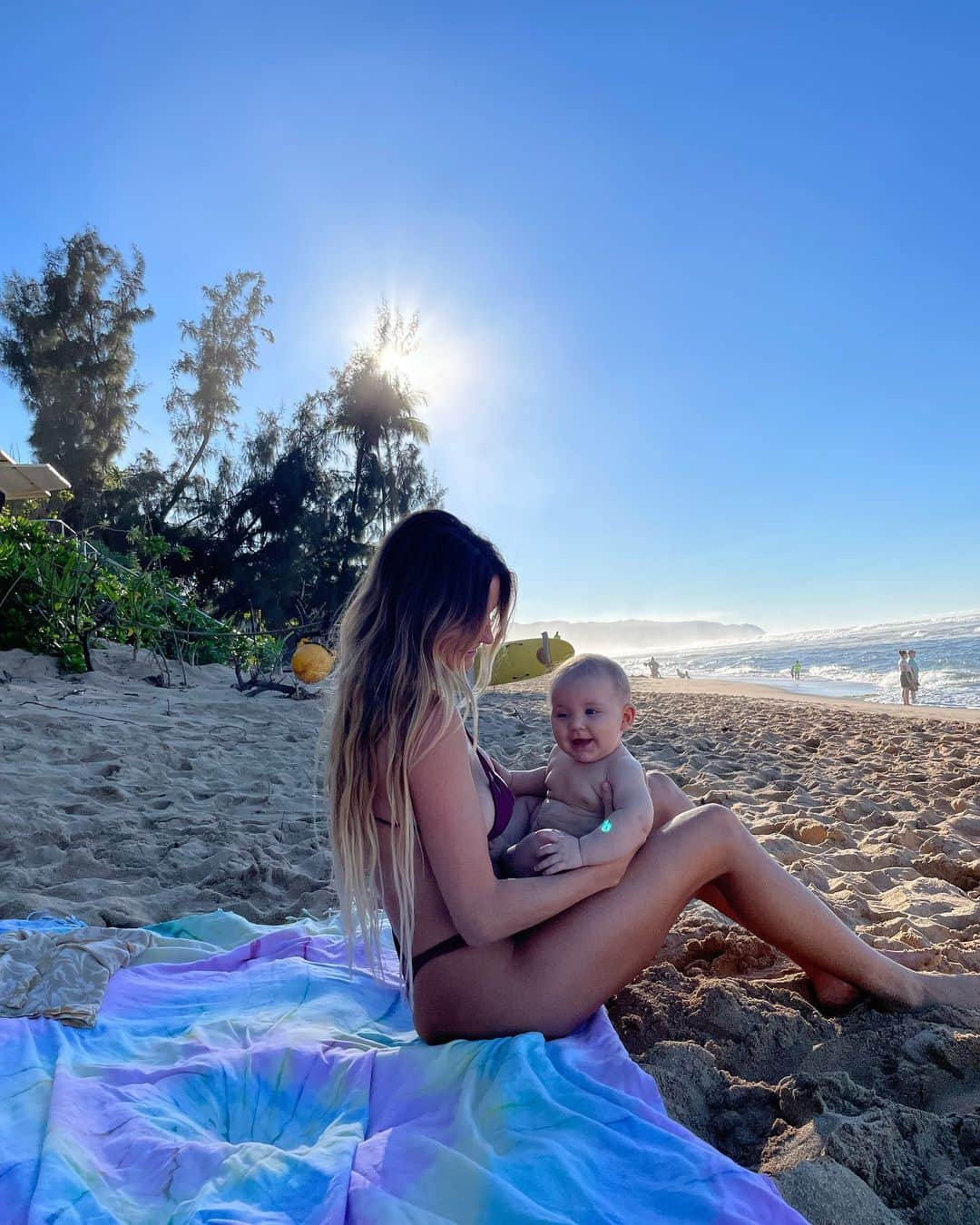 アラナ・ブランチャードのインスタグラム：「Lil mans almost 5 month! How is that even possible. It’s definitely been a challenging 5 month but this guys smile makes ever part of it worth it. I love you Koda🐻」