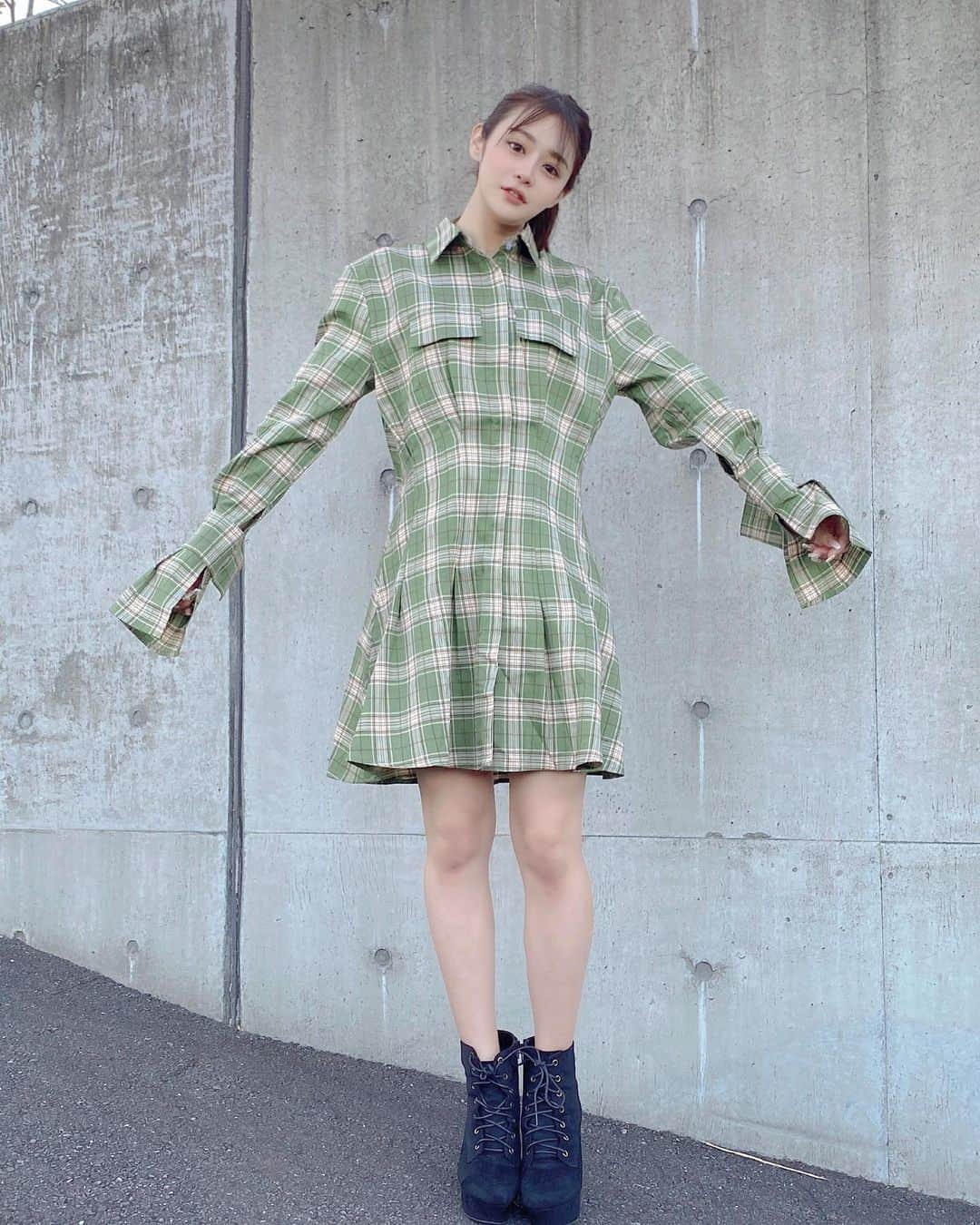 Raniのインスタグラム：「@dleepytown_official で買ったワンピースがめちゃくちゃ可愛いから見て👀  #dleepytown #japanesegirl #fashion #ootd #shirt #shirtdress #green #plaid #plaidshirt #happy」