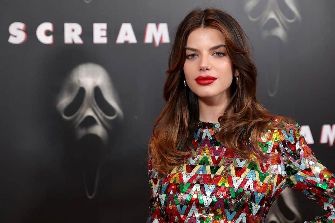 ソニア・ベン・アンマーのインスタグラム：「I can’t believe we just made a scream movie!! WHAT IS LIFE ?!? @screammovies」