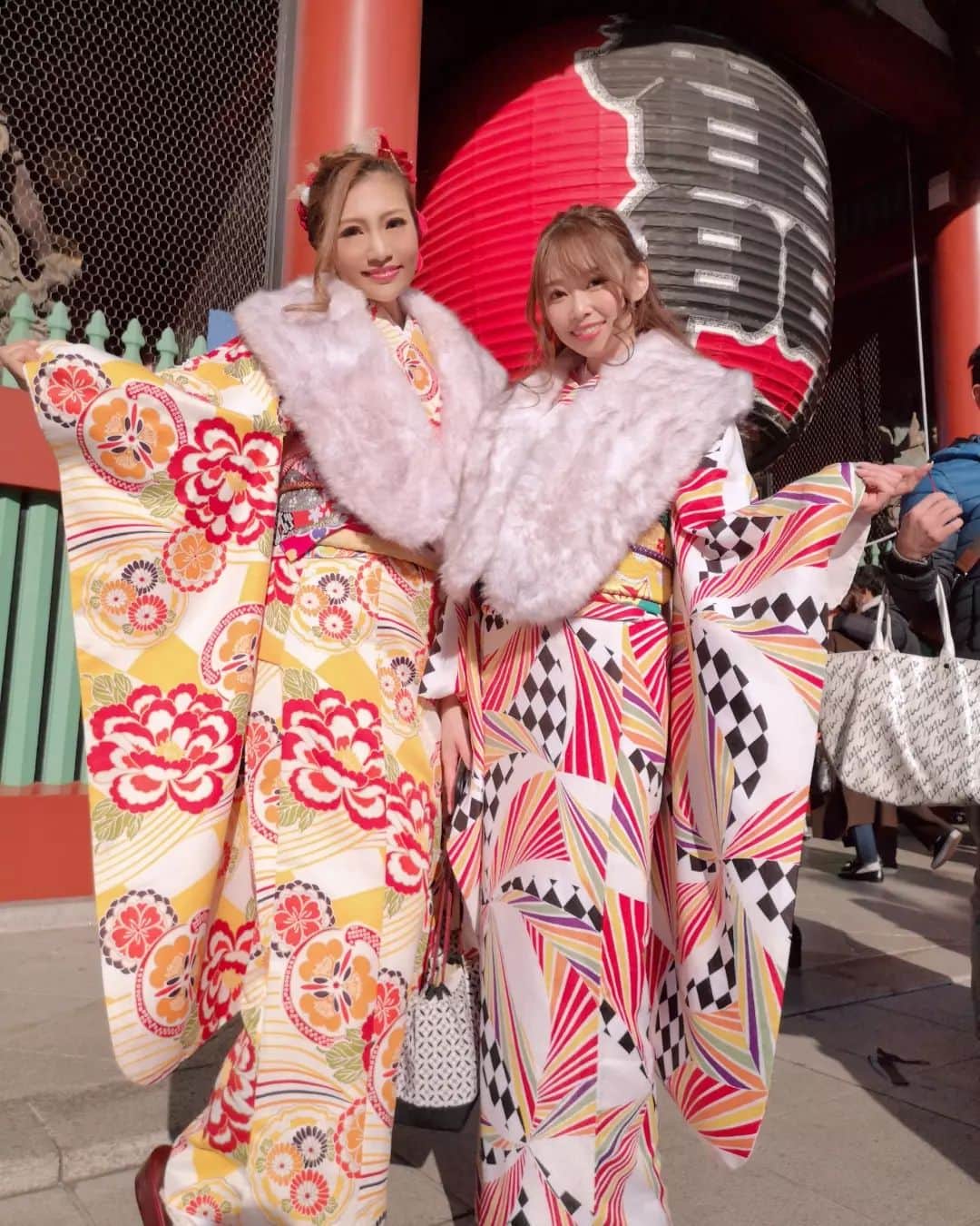 REIKAさんのインスタグラム写真 - (REIKAInstagram)「. 振袖👘💛withさとみ❤ 本日も皆様ありがとうございました✨ 浅草楽しかったなー✨ データ楽しみです📷  さとみとはデビュー前からの付き合いです😍 久々に会えてハッピー❤  #浅草 #振袖 #着物 #kimono」1月9日 15時27分 - reika_japan