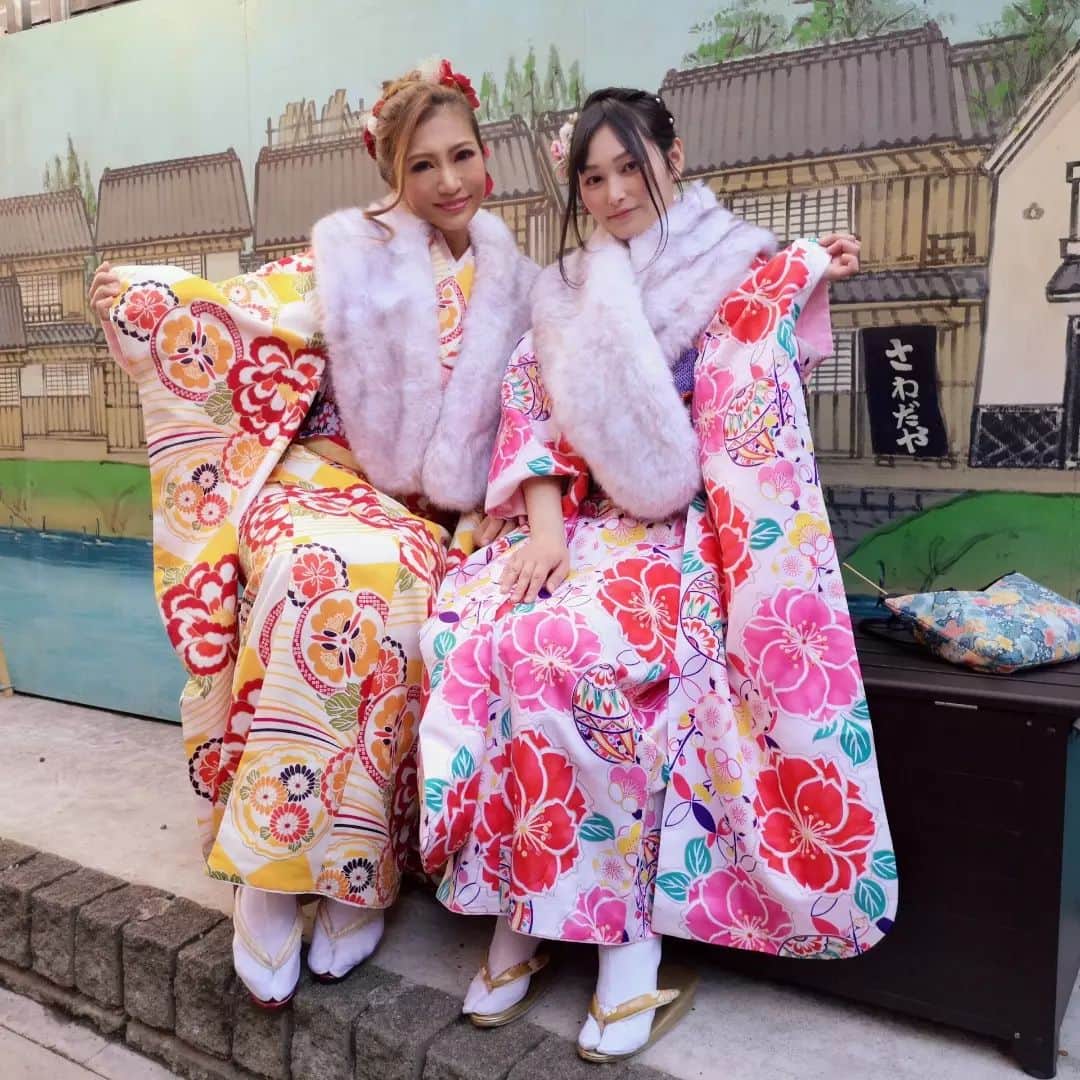 REIKAさんのインスタグラム写真 - (REIKAInstagram)「. マイキちゃんも久しぶり❤❤  #浅草 #振袖 #着物 #kimono」1月9日 15時35分 - reika_japan