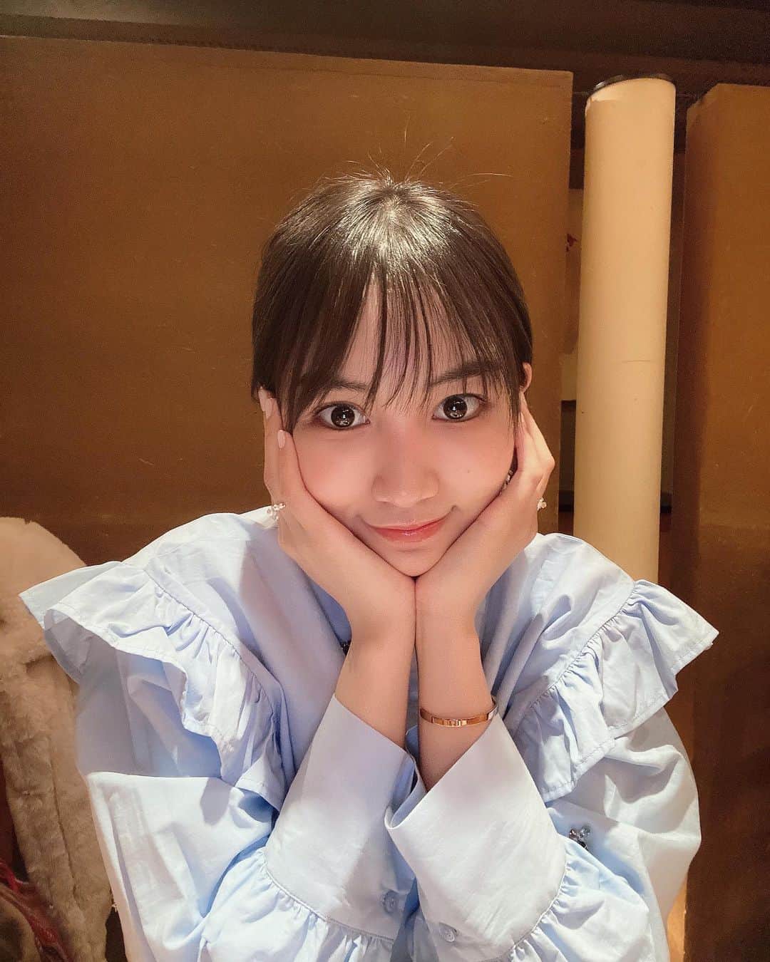 黒木ひかりのインスタグラム：「おはようございます☺️  この間お母さんとご飯に行きました🤍 今日も頑張ろう〜！ 寒いので暖かい格好して出かけましょ❄️  #何度ものせ直し🙇‍♀️💦笑」