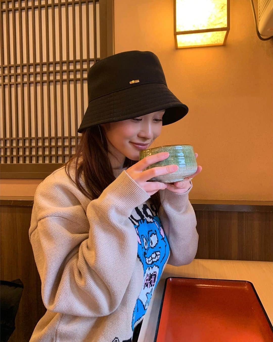 橘花凛さんのインスタグラム写真 - (橘花凛Instagram)「温かい飲み物は必須な季節♨️🍵 tops: @ground_n_ace」1月9日 10時47分 - rintakahashi0809