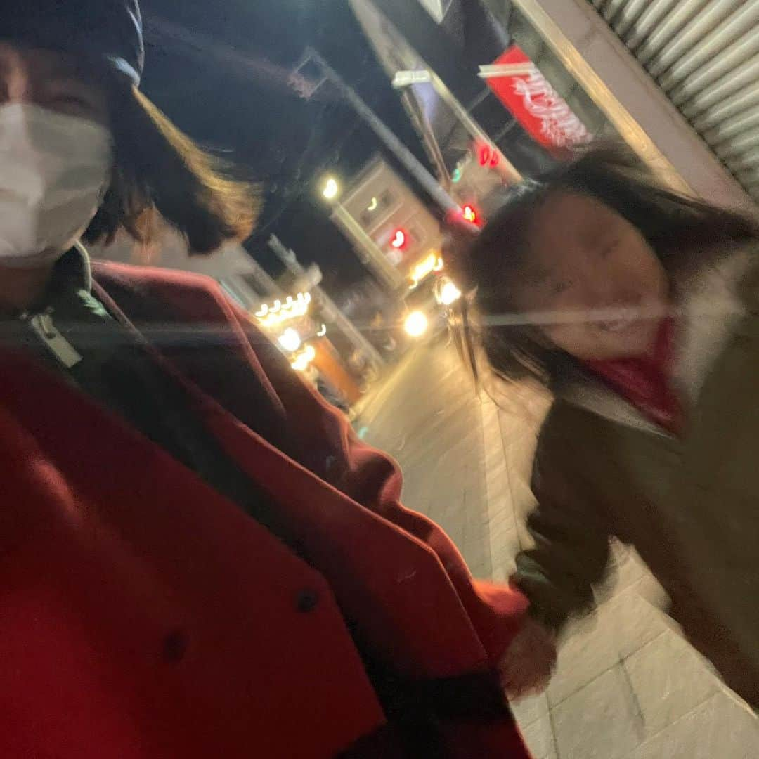 澤田泉美さんのインスタグラム写真 - (澤田泉美Instagram)「昨日は、用事を済ませたあと 家族でラーメンを食べに🍜🍥 （ここ最近、ずーーーっと食べたかったw）  ふらっと行った先で、 夜店が出ていたので迷わず寄りました😆❤️ もちろん、神様へのご挨拶も忘れずに😘  久しぶりに食べたベビーカステラは ピカチュウやジバにゃんの形になっていて 可愛くて美味しかった❤️⚡️  #初薬師#神社 #夜店#大興奮#特にわたしが#笑 #楽しかった#ラーメン#美味しかった #家族時間#ベビーカステラ #今年もみんなが健康に過ごせますように  #三児の父#三児の母」1月9日 11時01分 - izumi.sawada