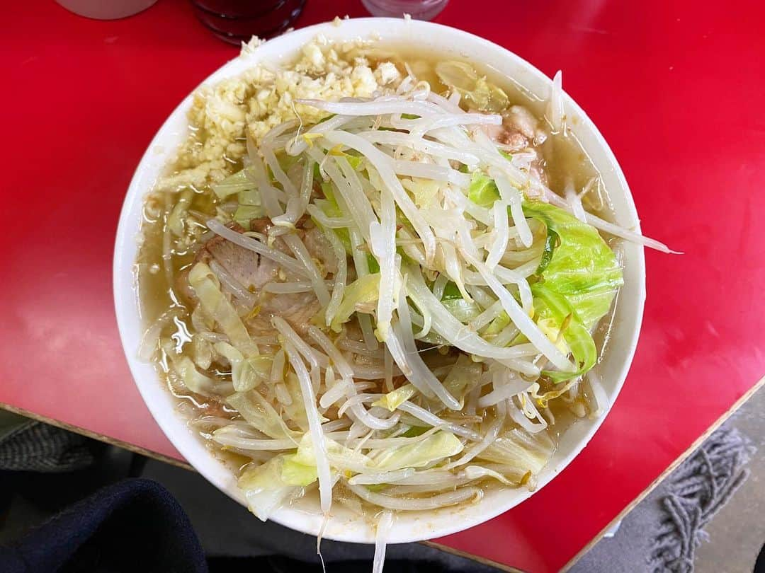 西村真二さんのインスタグラム写真 - (西村真二Instagram)「🍜 三田本店「ラーメン二郎」 #ラーメン二郎三田本店  #久しぶりに食べたけど #次元が違った #19歳のときこれ食べて衝撃走った #あれから18年 #ずっと大好きです #イケ麺に貢ぐ人生」1月9日 11時51分 - shinji_nishimura0630