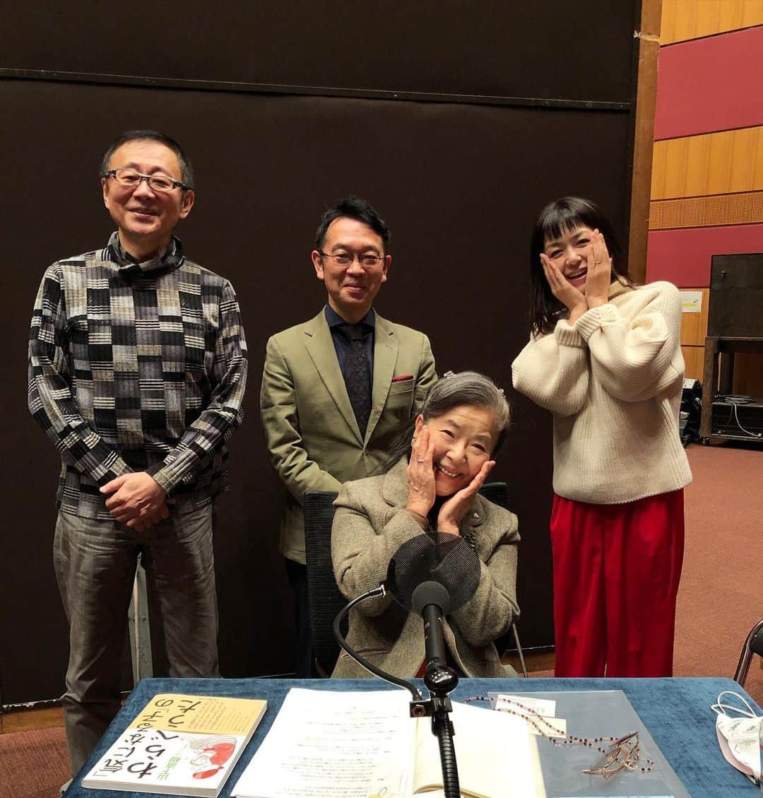 加藤紀子のインスタグラム：「新年最初の 「トーキングウィズ　松尾堂」 今回は『わらべうたとマザーグースを口ずさむ』をテーマに  イギリス児童文学者…鷲津名都江さん、 保育カウンセラー・名古屋短期大学保育科教…山下直樹さんをお迎えしてお話を伺います！  お時間合う方 この後0時15分〜NHK-FM、 のんびりお付き合いくださいませ！  松尾堂店主、松尾さん @kitsch.matsuo 本年もよろしくお願いします！！ （無事の復帰、心から嬉しく思います😊）  #トーキングウィズ松尾堂」