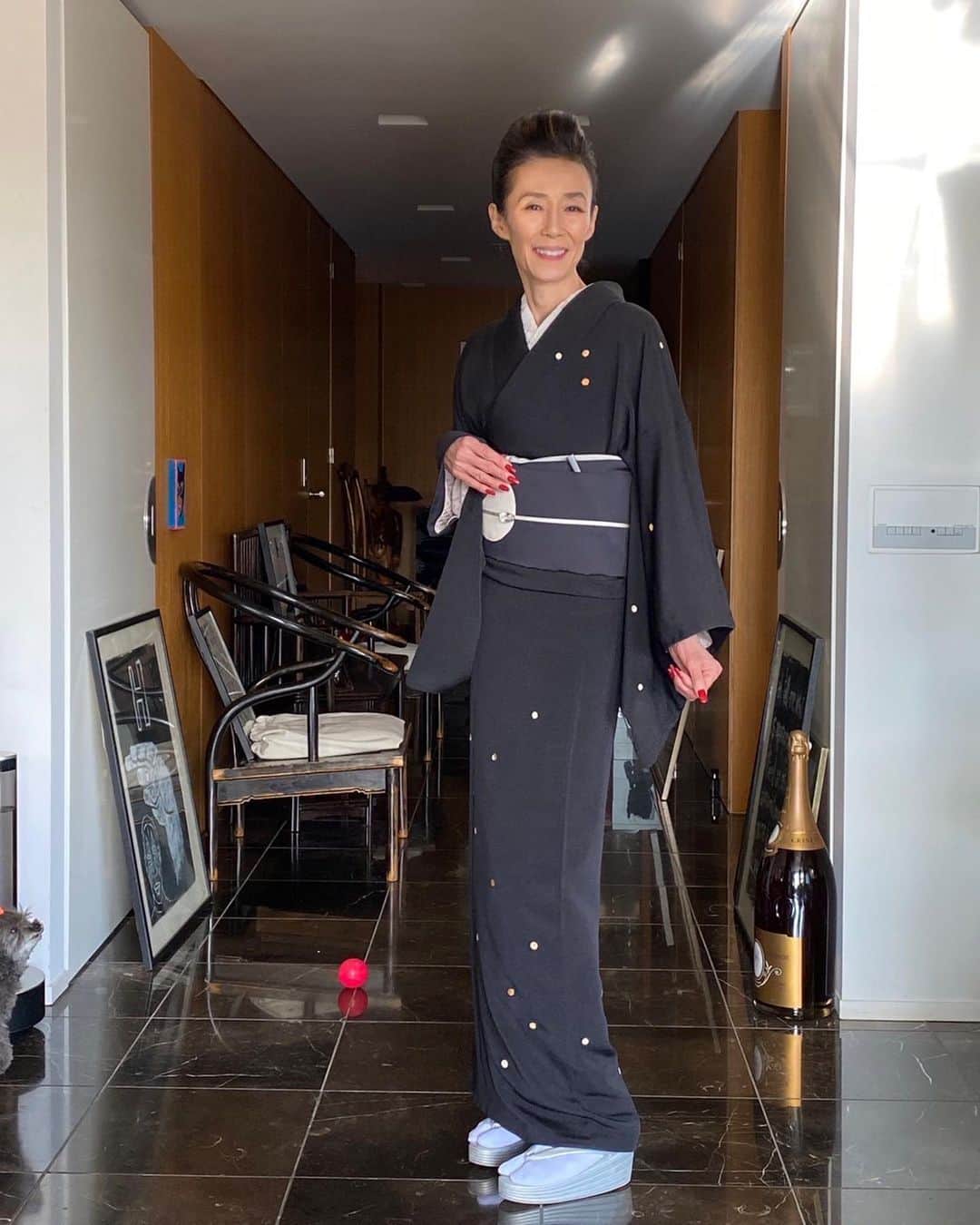 のインスタグラム：「人生楽しみましょ💋 ⁡ #HappyNewYear2022 #お初釜 #和装 #着物 #kimono #着付け #着物コーディネート #着物コーデ #FASHION #japaneseculture #和装ヘア #着物好き #萬田久子」