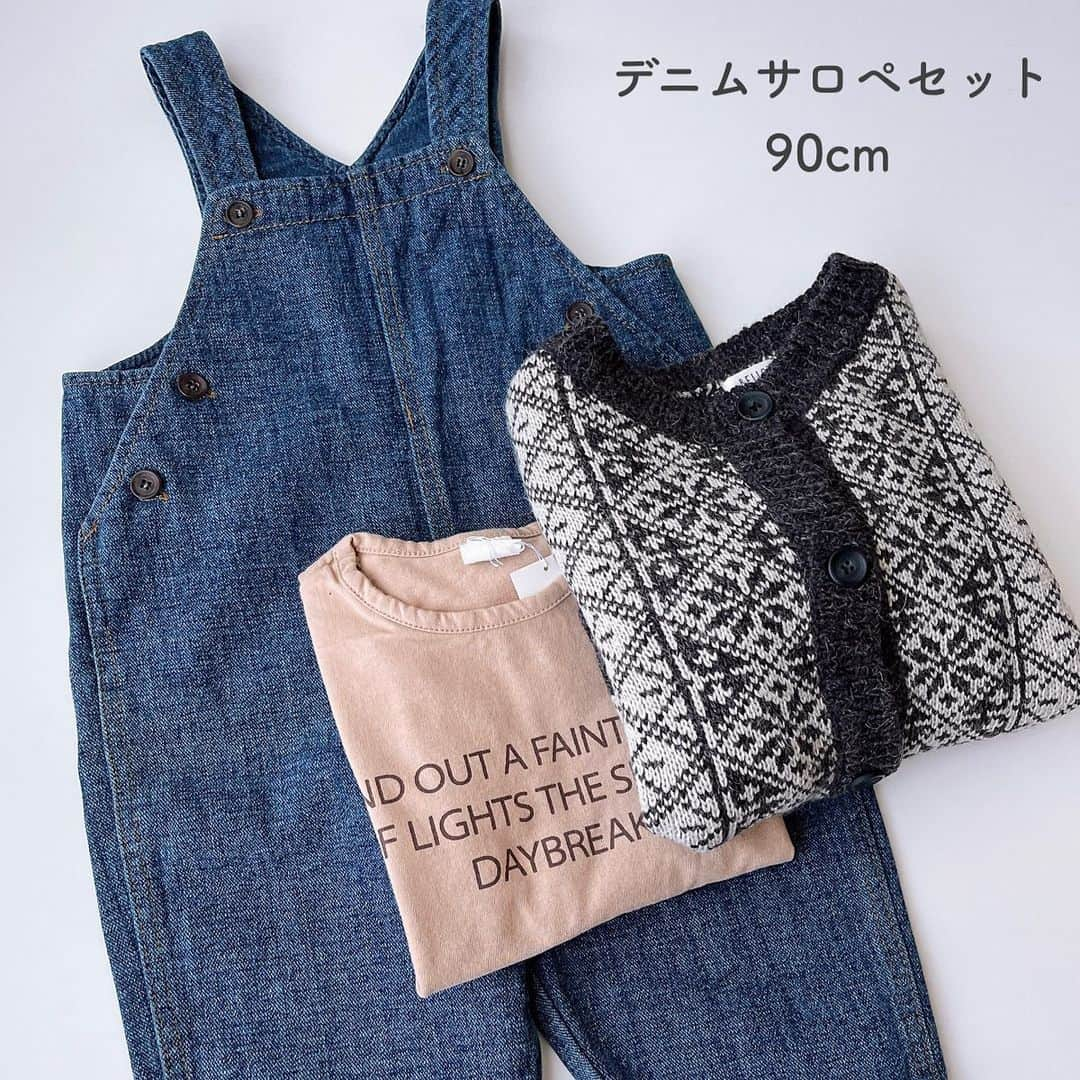 子供服CHIMOMEさんのインスタグラム写真 - (子供服CHIMOMEInstagram)「➤➤ Infomation . 本日発売のHAPPY BAGのご紹介です . ➤デニムサロペセット ￣￣￣￣￣￣￣￣￣￣￣￣￣￣ . カーデ、ロンT、デニムサロペット お得な3点セットです . サイズ : 80cm、90cm 価　格 : ¥2022 . 1点のみの販売！早いモノ勝ちです☺︎ 本日21時OPEN !  ➤ CHIMOME ➤ https://Chimome.com . .」1月9日 13時01分 - chimome_shop