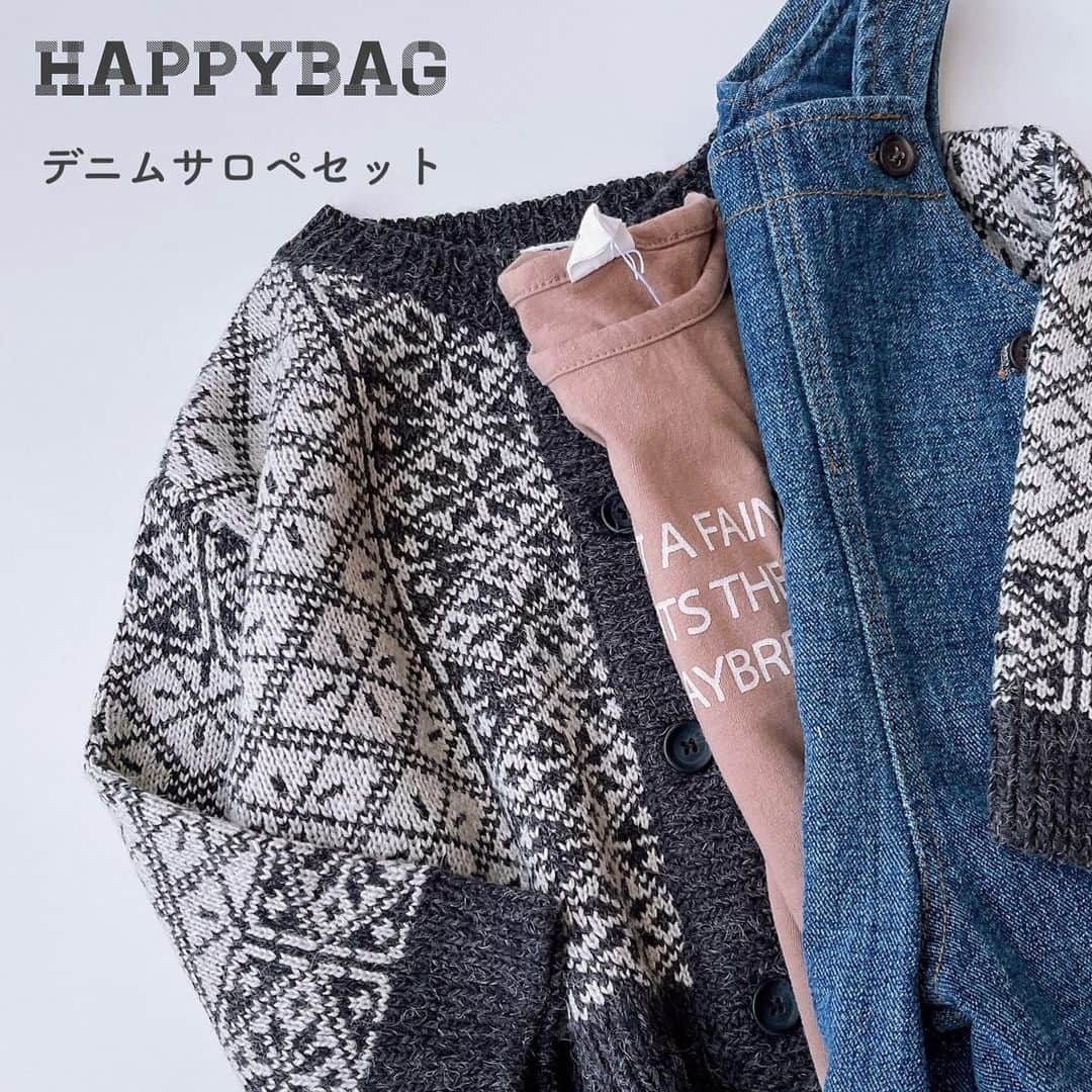 子供服CHIMOMEのインスタグラム：「➤➤ Infomation . 本日発売のHAPPY BAGのご紹介です . ➤デニムサロペセット ￣￣￣￣￣￣￣￣￣￣￣￣￣￣ . カーデ、ロンT、デニムサロペット お得な3点セットです . サイズ : 80cm、90cm 価　格 : ¥2022 . 1点のみの販売！早いモノ勝ちです☺︎ 本日21時OPEN !  ➤ CHIMOME ➤ https://Chimome.com . .」