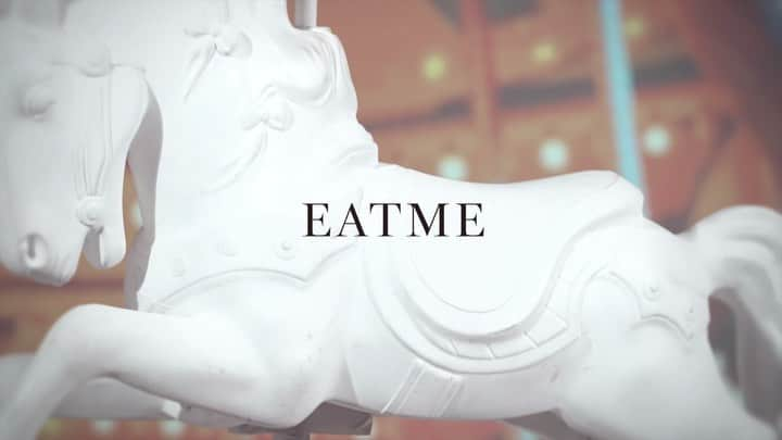 EATMEのインスタグラム：「1.9 update... NEWS🌹 2022 SPRING&SUMMER WEB EXIHIBITION at RUNWAY channel #EATME_webexhibition2022SS . 2022 SPRING&SUMMER WEB展示会特設ページにて、開催STARTと同時にイメージムービーを公開いたします📽  今回なんと、SNSではSpecial Short ver.を、WEB展示会ページではShort ver.を解禁✨ . WEB展示会ページへは、トップ画面のURLをクリック👇 @eatme_japan . Directed by @mcyog  Hair&Make-up by @yochastagram . #movie #webexhibition #EATME #eatmejapan #イートミー #2022SS #maidland」