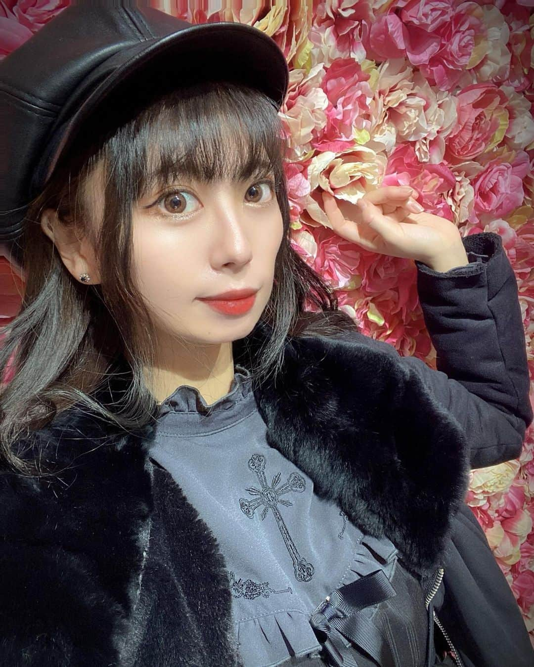 樹智子さんのインスタグラム写真 - (樹智子Instagram)「🖤🖤🖤 . 私服 . #japanesegirl #萌 #自拍 #模特 #粉我 #tbt #swag #动漫 #扎心了#맞팔  #东京 #偶像 #这个女孩 #可爱 #귀엽다 #아이돌 #단발머리 #短发 #粉我 #girl #followme #hair #me #日本 #アイドル #ゴスロリ #black  おそくなりましたが、スネイプ先生お誕生日おめでとう御座いました🐍🖤」1月10日 1時02分 - tomocomch