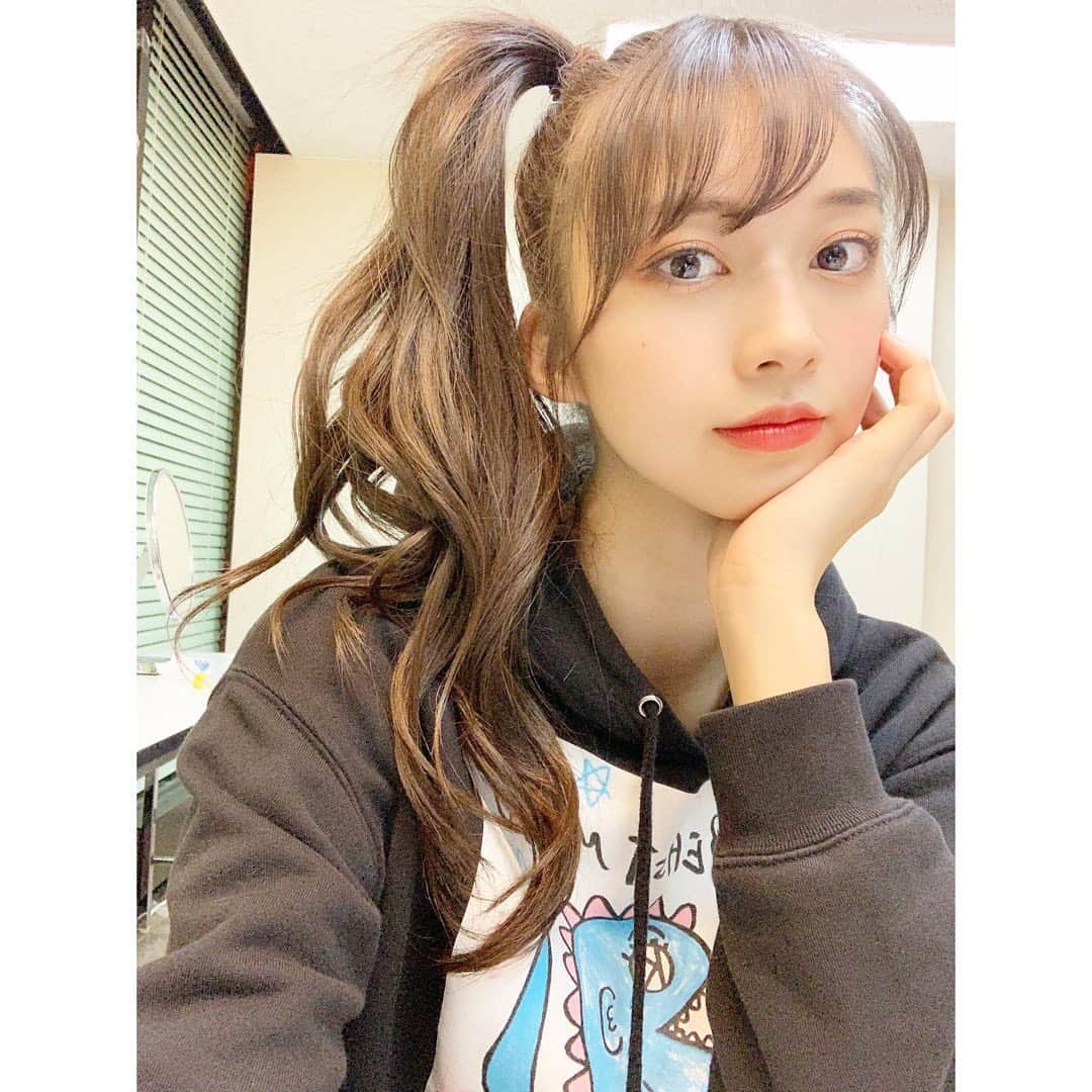 牧野真莉愛さんのインスタグラム写真 - (牧野真莉愛Instagram)「♡ ♡ ✨🎵Hello! Project 2022 Winter 〜LOVE & PEACE〜🎵✨ 2022.1.9❄️️中野サンプラザ とってもありがとうございました💗💗💗 🎀 今日のまりあ🐰💕 💖🐰💖 ＆ 💖🐰💖 ✨🎂モーニング娘｡'22 牧野真莉愛 バースデーイベント🎂✨ 2022年2月4日(金)KT Zepp Yokohama 1公演目15:50開場  16:40開演 2公演目18:00開場  18:50開演 🎀 💐申込期間：1月10日(月祝)23時まで❣️❣️ https://www.up-fc.jp/helloproject/sp/news_Info.php?id=18731 🎀❤️🎀 ・・・だって！！ まりあ21歳楽しみ ♪ ♪ ♪ xoxo Gossip Girl ♡ ♡  #HelloProject #モーニング娘22 #morningmusume22 #牧野真莉愛」1月9日 23時31分 - maria_makino.official