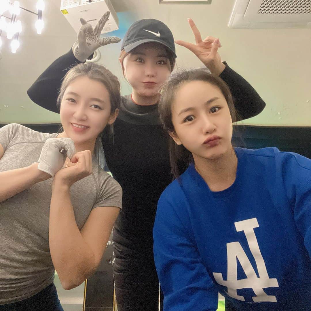 リュ・ジヘのインスタグラム：「오랜만에 스크린..💚⛳️ 장타녀들...와우.. #카카오스크린  #골프존」