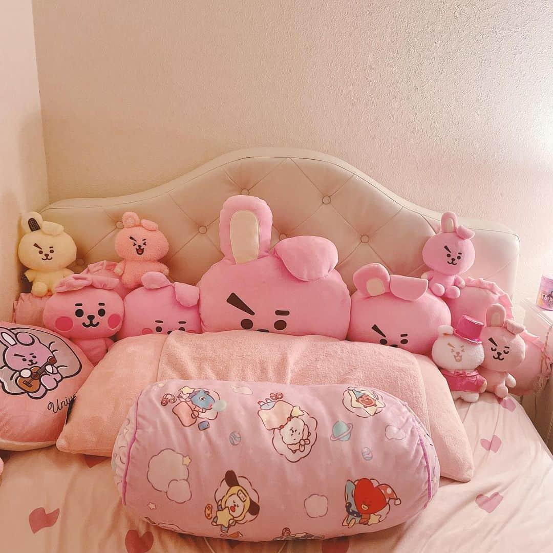 葉月七瀬さんのインスタグラム写真 - (葉月七瀬Instagram)「. . オタク部屋の一部🐰💜 . . #bt21 #cooky  #army #armylife #jk」1月9日 16時38分 - otoha_7s