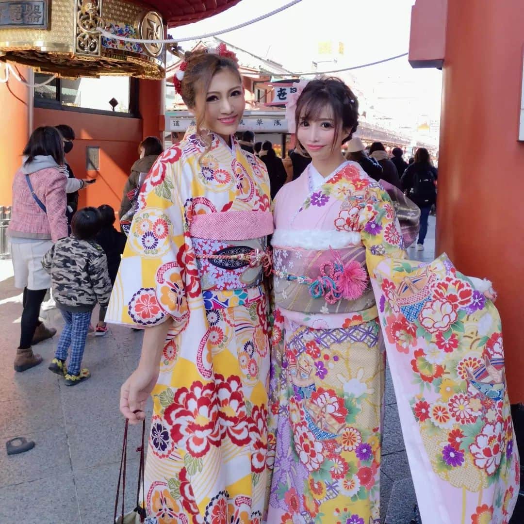 REIKAさんのインスタグラム写真 - (REIKAInstagram)「. そしてもな❤ また一緒でした❤❤ 皆ピンクが似合って羨ましい😍  #浅草 #振袖 #着物 #kimono」1月9日 17時08分 - reika_japan