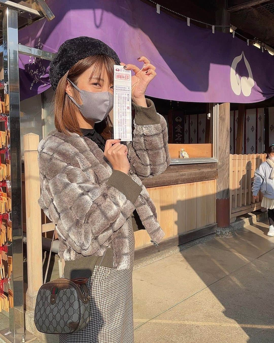 古川真奈美さんのインスタグラム写真 - (古川真奈美Instagram)「. . 初詣で行った、愛宕神社⛩🙏🏻 おみくじは『吉』でした☺️💓 ⁡ そして、代々木八幡宮にも参拝🙏🏻 ここでもおみくじ引くやつw 今度は大吉でしたー＼(^o^)／ ⁡ みんなはもう初詣いったかなぁ？？ ⁡ ⁡ ⁡ #初詣 #愛宕神社 #福岡 #代々木八幡  #東京  instalike #instamood  #ootd #东京 #扎心了 #ow #맞팔 #instapic  #팔로우미 #instaphoto #instagravure #girl #follow #followme #グラビア #japanesegirl #selfies  #インスタグラビア  #gravure」1月9日 18時05分 - mana_0619