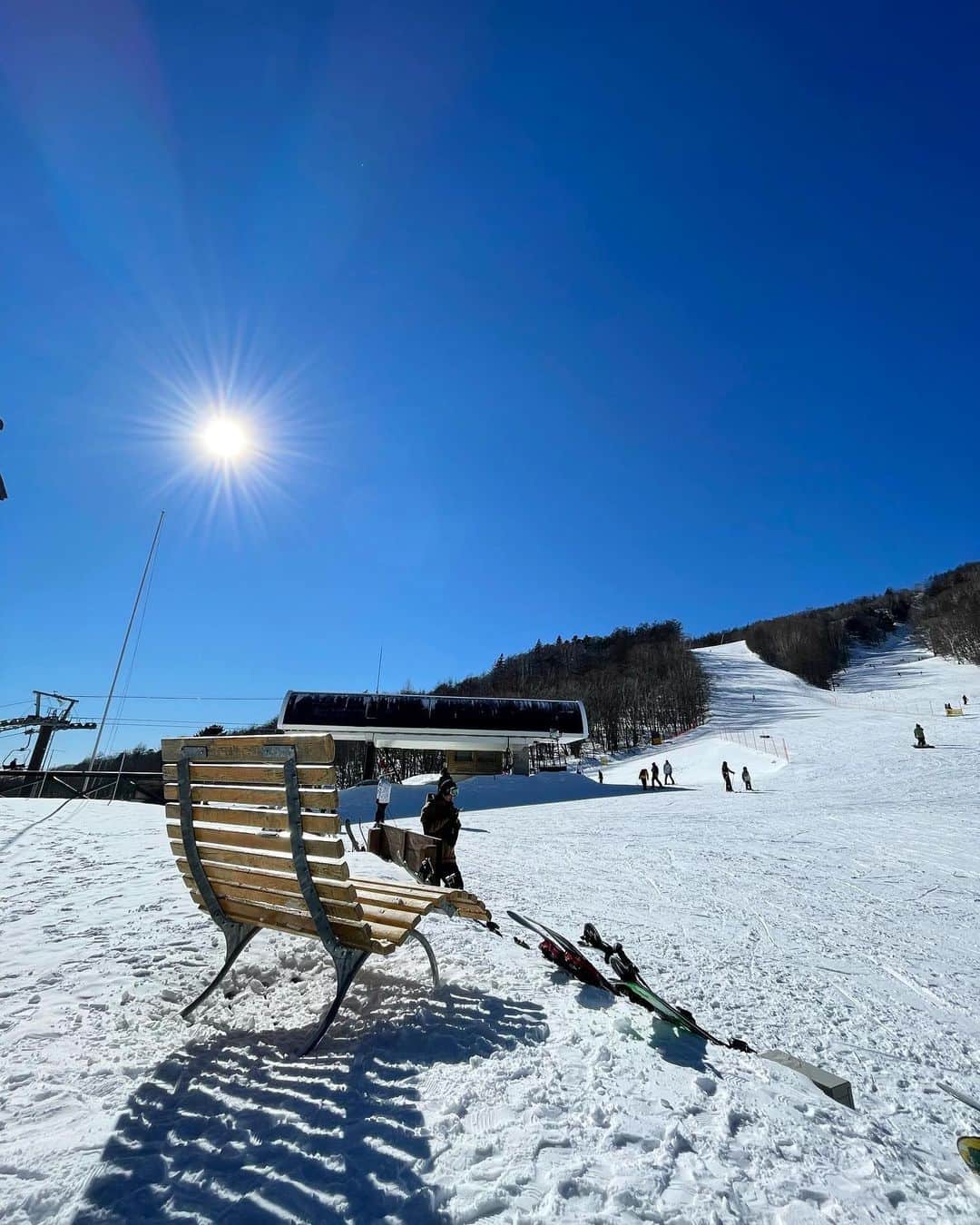 MIWAさんのインスタグラム写真 - (MIWAInstagram)「ピーカン☀️☀️☀️ ㅤㅤㅤㅤㅤㅤㅤㅤㅤㅤㅤㅤㅤ ㅤㅤㅤㅤㅤㅤㅤㅤㅤㅤㅤㅤㅤ 寒いの嫌いだけどスノボは もっと上手くなりたいから好き。笑  #スノボー女子#スノボー  #スノボウェア#快晴#ニット帽 #山梨#サンメドウズ清里#富士山」1月9日 19時05分 - miwa.matsuhashi