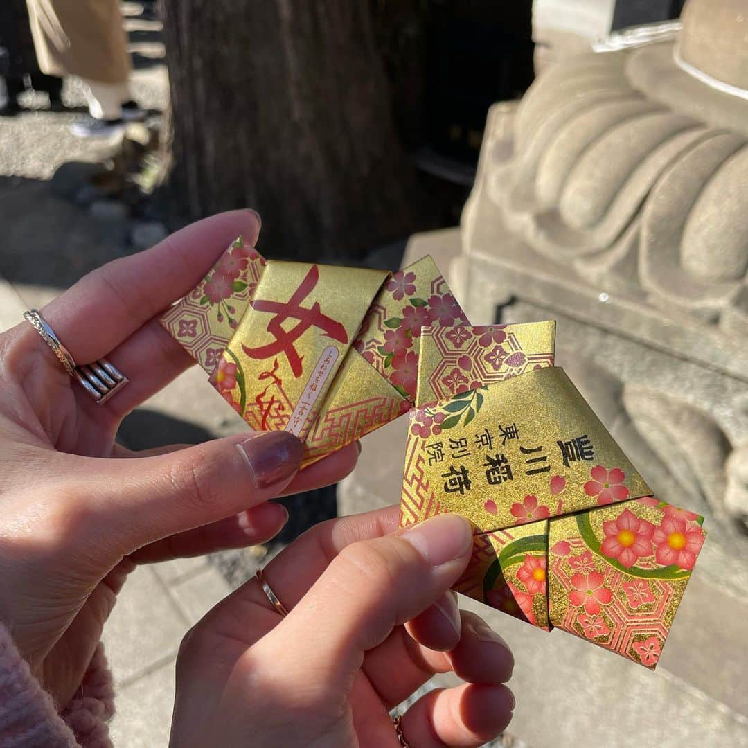 藤井瑞希さんのインスタグラム写真 - (藤井瑞希Instagram)「・ ・ ２日連続で詣ました☺️⛩☀️ ・ お願い事皆んなは何する〜？ ・ 私昔から、 『自分と家族と大切な人が健康でありますように。』の一択です‼️ ・ 他のことは努力して自分で掴めばいいじゃんと思っているので😇 ・ そんなことを書きながら 気の強い女だなぁ〜と自分のことを思いました。笑笑 ・ ・ #初詣 #2回目 #豊川稲荷 #親友と」1月9日 19時30分 - bdmntnfujiimizuki