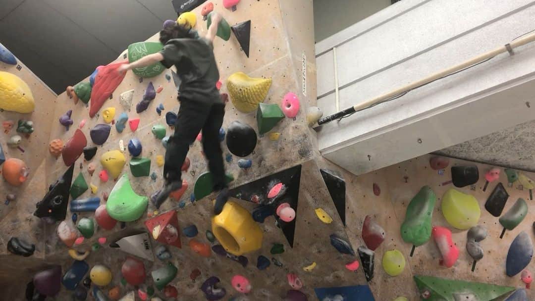 のインスタグラム：「遅れましたが、 初登りは1/3に🙌  @momokakaneko  @yuitaso_climb  ありがとう！  #snap #madrock  #sundanceoutdoors  #ロッククラフト川越  @snap.climbing  @madrock_japan  @madrockclimbing  @sundanceoutdoors.jp」