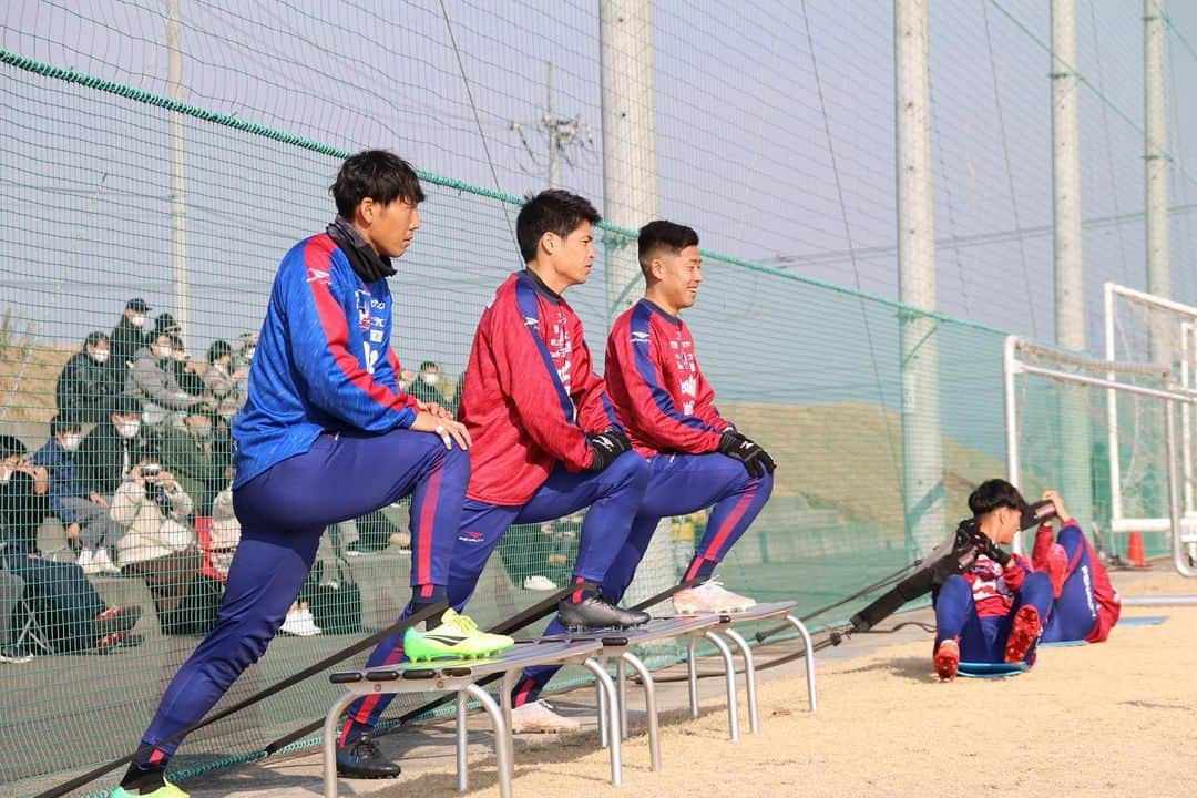 濱田水輝さんのインスタグラム写真 - (濱田水輝Instagram)「2022シーズンスタート⚽️  ファジアーノで5年目のシーズン。  プロとして14年目のシーズン。  まだまだ成長したい！  まだ見たことのない景色を見るために！  皆さん今年もよろしくお願いします🔥  #ファジアーノ岡山 #濱田水輝 #ココロヒトツニ」1月9日 20時11分 - mizuki__hamada