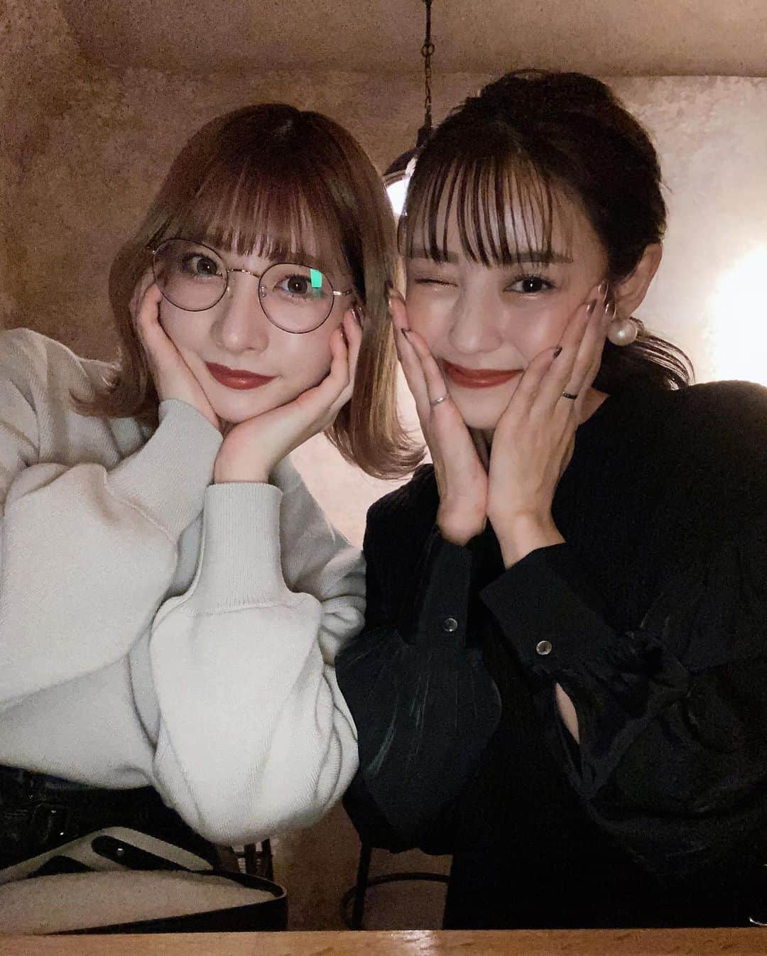 井手口瑞歩さんのインスタグラム写真 - (井手口瑞歩Instagram)「🤍 珍しく２人で飲みに行った日🥂 ほぼ毎日一緒に居るのに話が尽きない🤦🏻‍♀️ . #まこりんとみーちゃん  #時差投稿」1月9日 20時23分 - mizuho.04