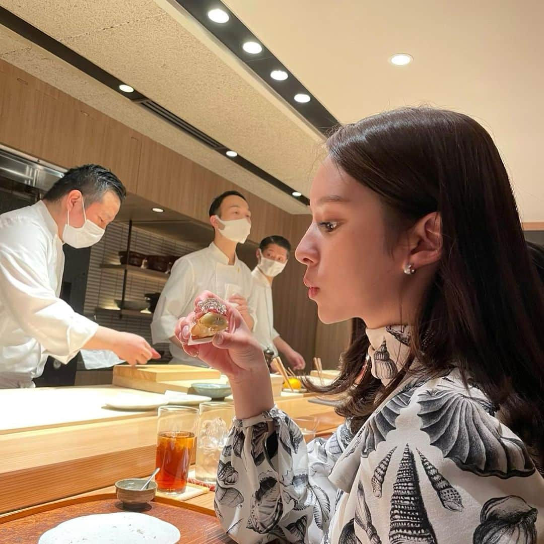 山上愛のインスタグラム：「去年お世話になった上さんに新年初訪問😌 変わらず美味しくて〆の大好きなカレー四杯もおかわりしてしまいました🤭笑 ＃肉割烹上　#グルメ」