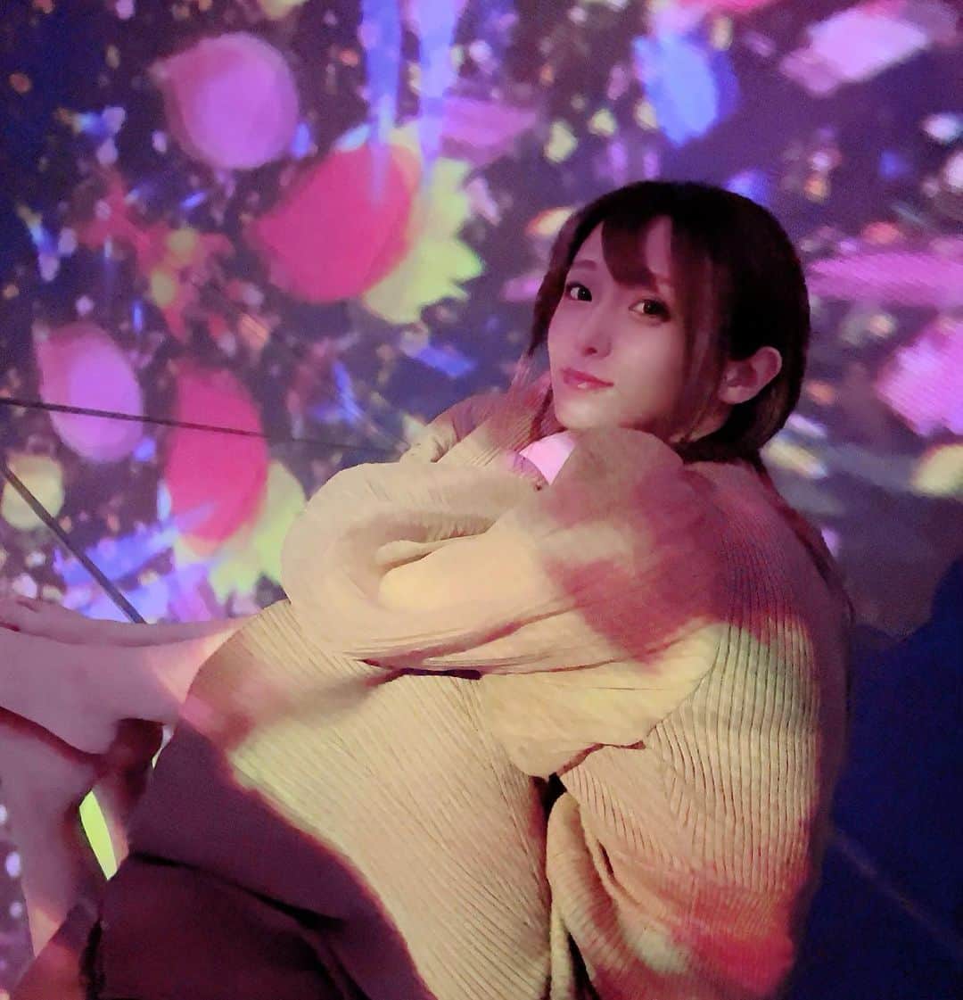 吉良りんのインスタグラム：「. . いつから働こうか悩み中Ҩ(´-ω-｀) 11日か12日辺りから働くので 連絡するかDMでお願い致します。 . 今月は暇そうなのでまったり 働いて行こうと思います。 . #キャバクラ #キャバ嬢 #レッドドラゴン #六本木 #teamlab #teamlabplanets #豊洲」