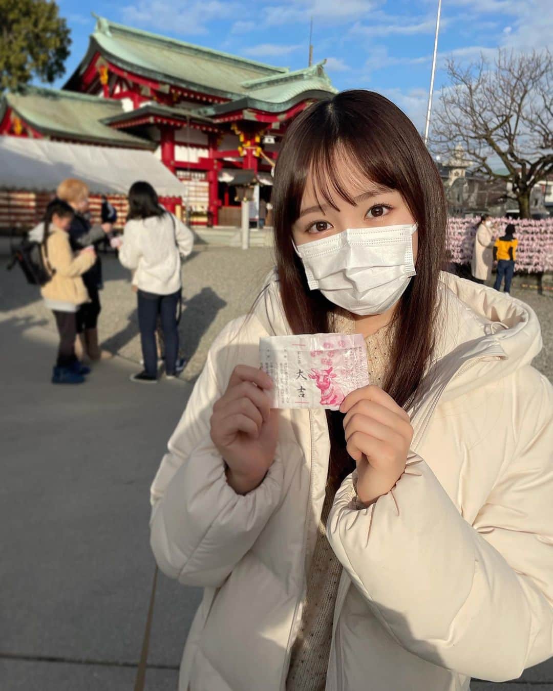 伊藤小春のインスタグラム：「大吉❗️🎍🌅 ⁡ 受験の前に行ったのと同じ神社に♡ 去年は熱田神宮も行ったな〜〜 ⁡」