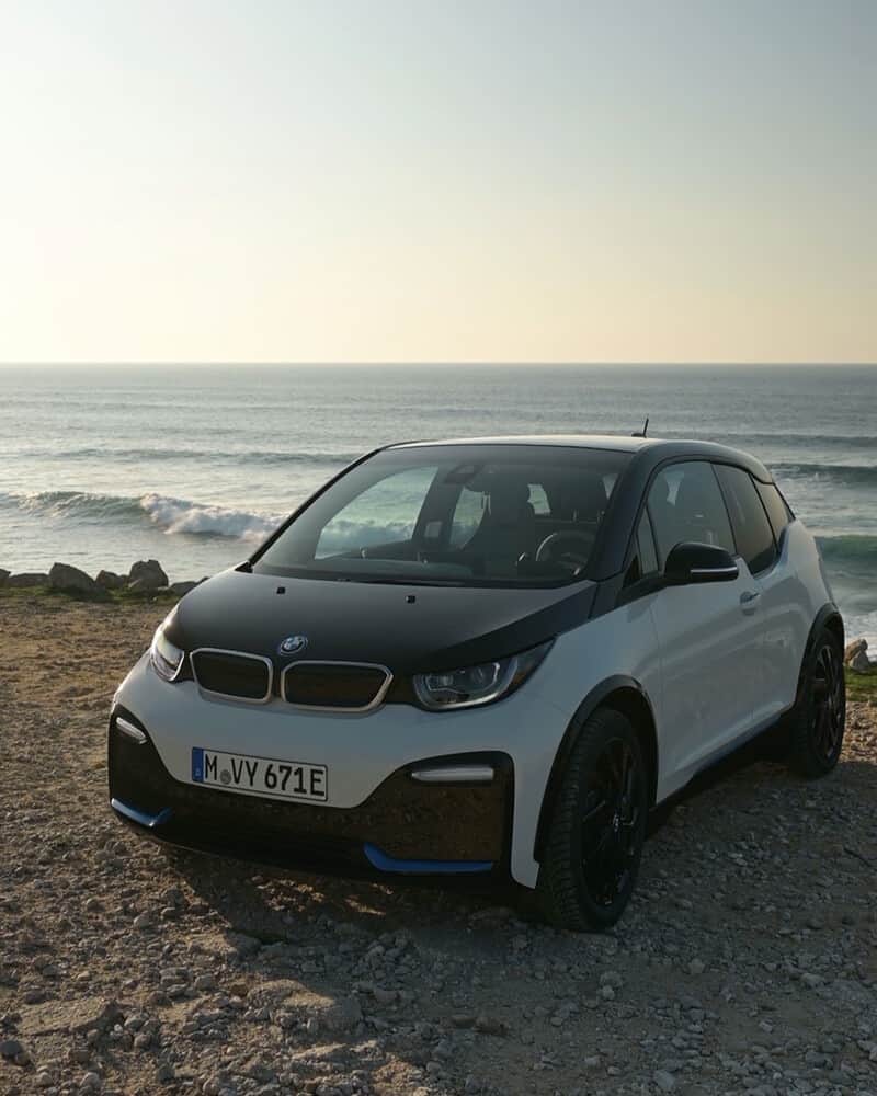 のインスタグラム：「Coasting through the week.  The BMW i3s.  #THEi3 #BornElectric #BMWElectric #ElectricVehicle #ElectricCar #ZeroEmissions #eMobility @BMWi #BMW」
