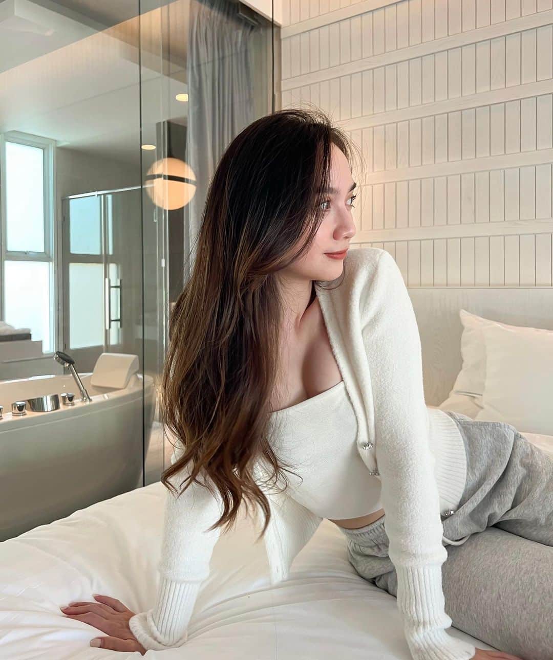 インヤのインスタグラム：「🐰🤍🌥」