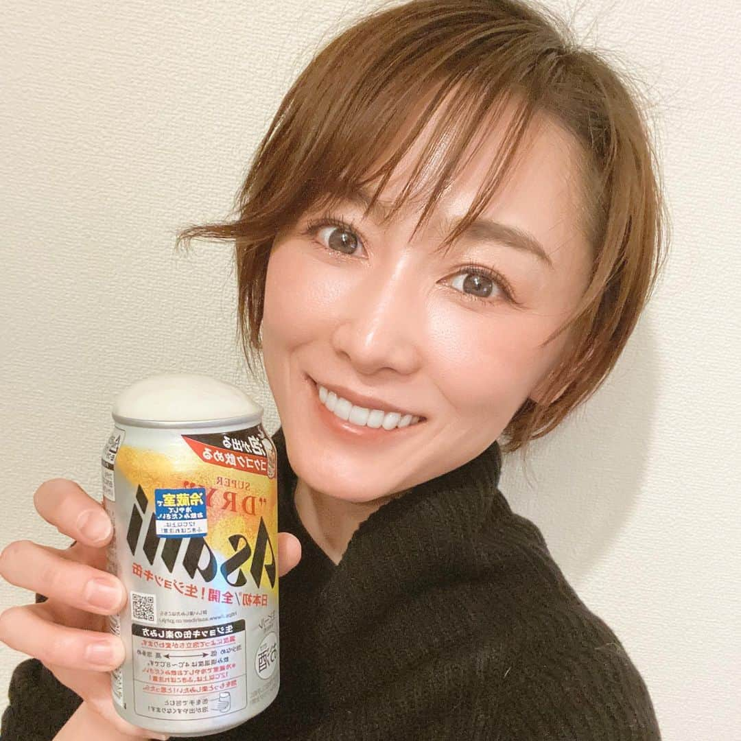 杏さゆりさんのインスタグラム写真 - (杏さゆりInstagram)「生缶🍺💕 去年はなかなか手に入らなかったけど最近は買えるね😊 . ほっとくとこれでもかっ！ってくらい泡泡になるw なんか嬉しい😂 . やっぱお酒は楽しく飲まないとね🙌 . 最近はもっぱらワイン派🍷なんだけども🤫 . #生缶　#生缶ビール #ビール　#beer #杏さゆり　#SayuriAnzu」1月9日 22時05分 - anzu_sayuri_official