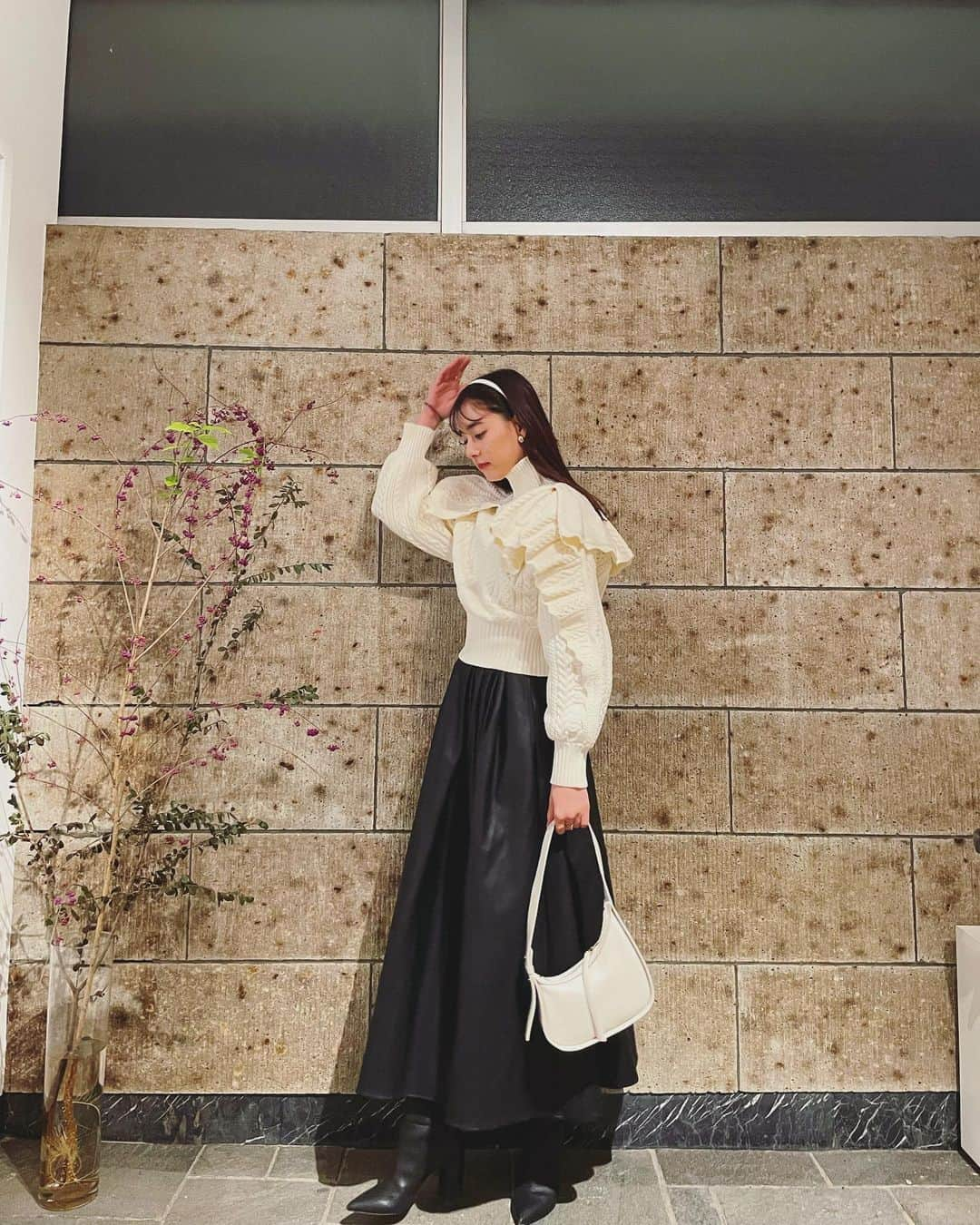 新木優子さんのインスタグラム写真 - (新木優子Instagram)「私服  knit : @snidel_official  skirt : @akte_official  boots : @pippichic_official  bag : @snidel_official」1月9日 22時17分 - yuuuuukko_