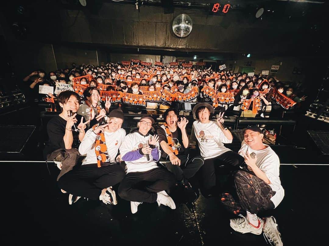 財部亮治のインスタグラム：「昨日は上京MNTIブラザーズ東京公演！ ご来場いただいた皆様！そして魂飛ばしてくれた皆様！たくさんパワーをいただきました、ありがとうっ！またもらいに行くし、勝手に与えに行くね！ そして2部は無茶振りで飛び入り参加ずまくんっっっ！やっばすぎた🥺  今出てる名古屋、京都、広島、大阪、楽しみにしててなぁ！！！」