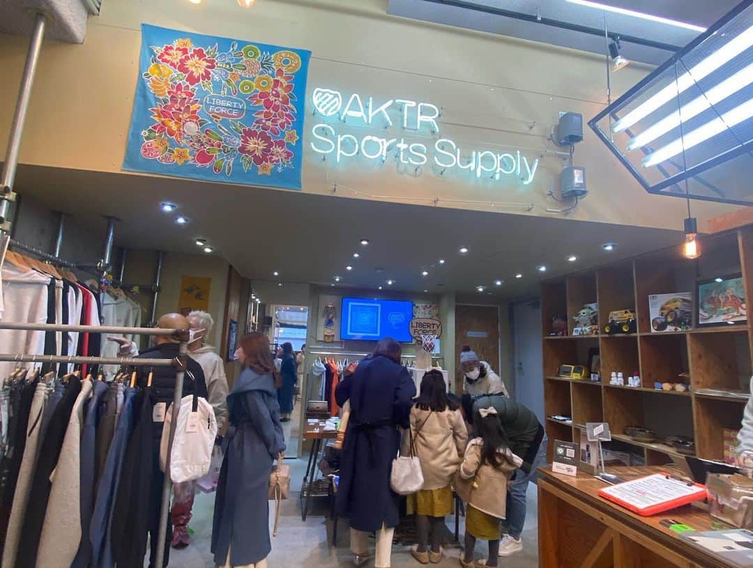 真奈さんのインスタグラム写真 - (真奈Instagram)「LIBERTY FORCE in大阪 会いに来てくださった 皆様ありがとうございました🥰  今日も笑顔満点な場所でした🥺💯  #libertyforce #sportycoffee」1月9日 22時52分 - manatmnt0116