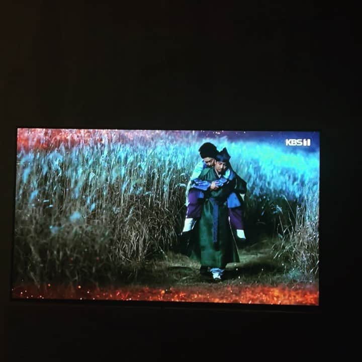 チャ・イェリョンのインスタグラム：「오늘 이방원 본방사수 하며….. 너무 많이 울었네요😭😭  다음주도 기대 할께요 화이팅 이방원님 @uks0718_  #KBS #태종이방원 #토일9시40분에만나요  🤴」