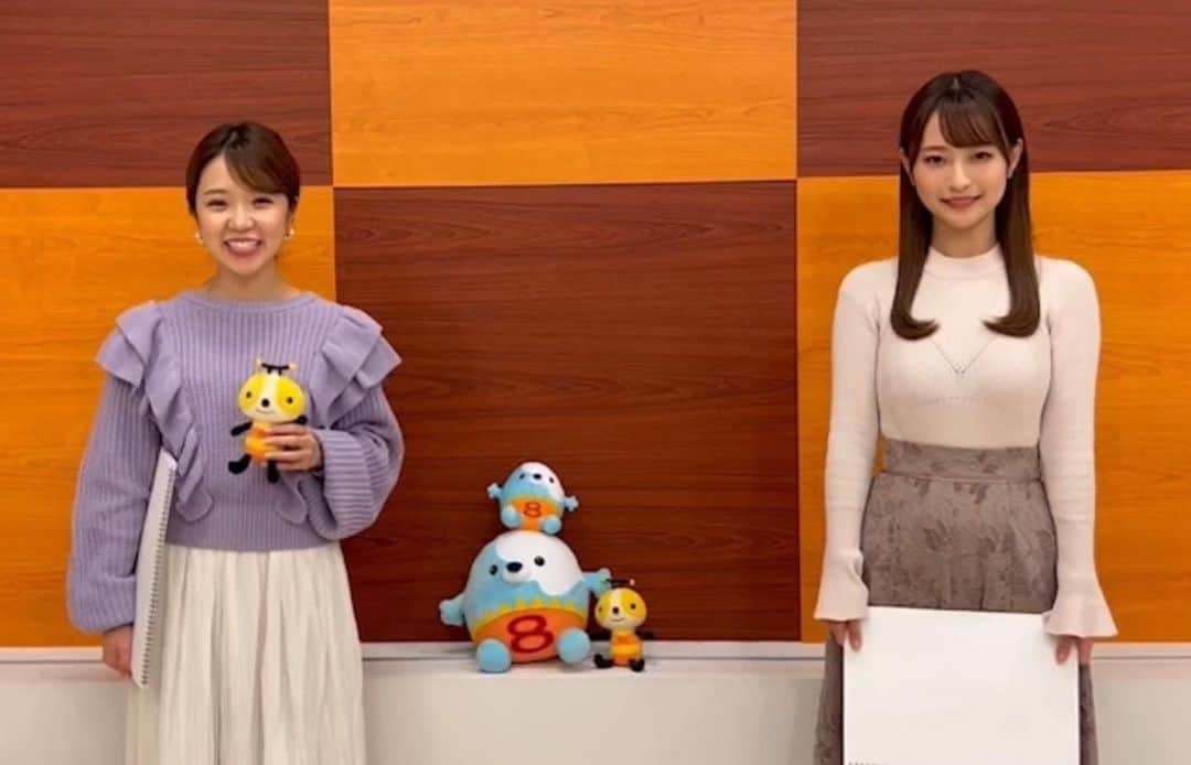 フジテレビアナウンサーのインスタグラム：「【おうち応援プロジェクト】デジタル紙芝居  毎週月曜日はメイキングや作品にまつわるコメントなどを投稿しています。最新作『はだかの王様』は、プロフィールのリンクから☝️かIGTV動画でもご覧いただけます☺️  FNS系列局コラボ第4弾となる最新作は、福岡県出身のフジテレビ宮司アナ、井上アナ、藤本アナがテレビ西日本のアナウンサーとコラボ！女性だけで演じて読み分けた「はだかの王様」をお楽しみください✨  今週はテレビ西日本の五十嵐アナと赤木アナが福岡のおすすめスポットを紹介✨  FNS系列局コラボ企画　第4回　はだかの王様 ハンス•クリスチャン•アンデルセン  ナレーターA･誰か／ 宮司愛海　@manami_miyaji ナレーターB･召使い／ 井上清華　@seika_inoue 王様･こども／ 佐藤有里香　 大臣･役人 ／藤本万梨乃　@marino.fujimoto1030 詐欺師 A･父親･パレード進行役／ 五十嵐悠香　 詐欺師 B･村人／ 赤木希 人々／全員」