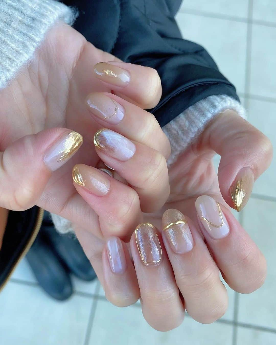 haruru0724さんのインスタグラム写真 - (haruru0724Instagram)「. Nail💅 2022年初ネイル🤍 ブラウン系が気分だったので、 ブラウン系のニュアンスネイルに🧸 今回も可愛すぎる！！ やっぱりリングネイル可愛いな🥺✨ @mayu_nailsalon_elsa さん、 ありがとうございます🥰🙏 . . . #本八幡ネイルサロンエルサ #本八幡 #本八幡ネイルサロン #市川 #自爪育成 #深爪 #船橋 #市川ネイルサロン #ネイル #ジェルネイル #東京ネイルサロン #ネイルデザイン #ネイルデザイン2022 #ネイル💅 #手元くら部 #mamagirl #locari #ニュアンスネイル #ニュアンス#アシメネイル #リングネイル #ミラーネイル #雫ネイル #네일스타그램 #haruru0724_nail」1月10日 8時56分 - haruru0724