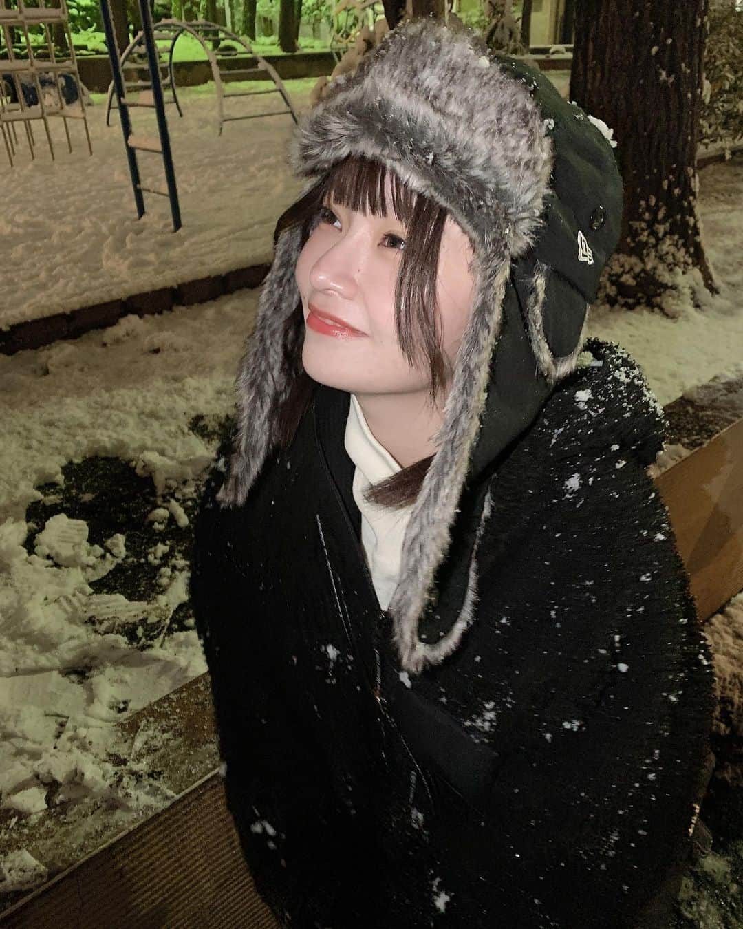 大嶋みくさんのインスタグラム写真 - (大嶋みくInstagram)「メンバーと雪で遊んでたら知らないうちに雪まみれになってた☃️☃️」1月10日 9時56分 - oshima_miku