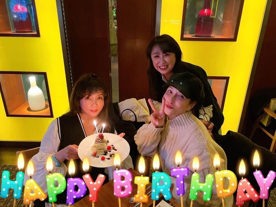 KABA.ちゃんさんのインスタグラム写真 - (KABA.ちゃんInstagram)「なっつ小川菜摘さん❣️  年末お誕生日だったけど、スケジュールが合わずやっとお祝いでけたし、誕生日プレゼントも渡せた〜👏👏👏👏  短い時間だったケド、久しぶりに会えてお話もでけたし、なっつのママ友まさみちゃんにも会えたし、嬉しかった〜❣️  なっつやまさみちゃんから、お年賀にって頂き物まで、、、逆にありがとうございました😊  舞台やお仕事で大忙しのなっつ、身体に気を付けて素敵な1年ににしてね〜✨💕✨💕  かなり遅くなったけど、改めて、ハピバ〜おめでとでした㊗️🎉🎊🎂👏👏👏👏✨💕  #なっつ #小川菜摘　さん @natsumi1230  #遅くなったけど誕生日おめでとう  #やっとお祝いでけた #プレゼントも渡せた #久しぶりに会えて嬉しかった #短い時間だったけど楽しかった  #素敵な1年になりますように  #なっつのママ友まさみちゃんもありがとでした #逆にお年賀とか頂いちゃった #寅のおみくじ #小吉だった #笑」1月10日 10時13分 - kabachan_official