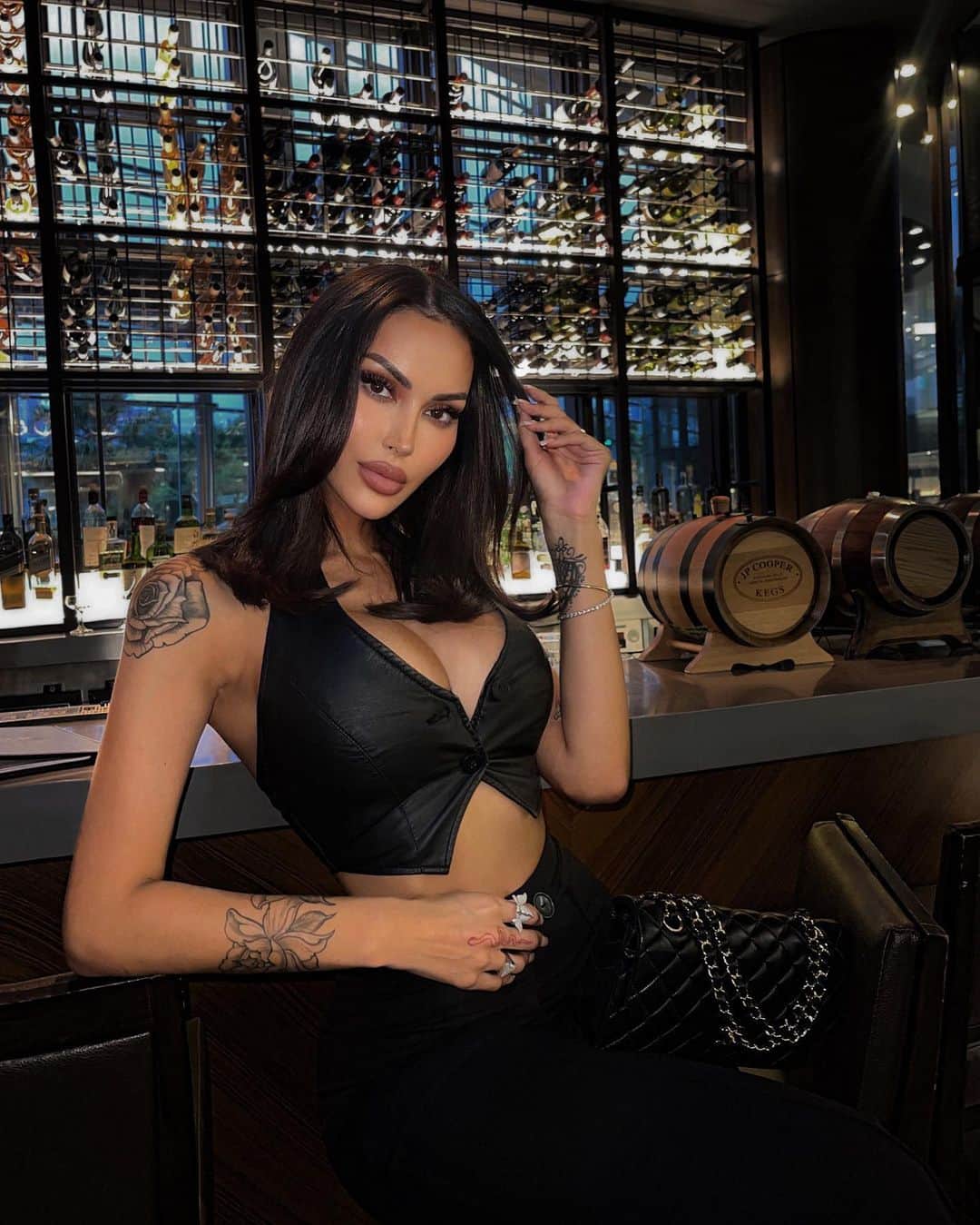 ANNELESE MILTONのインスタグラム：「Meet me at our spot」