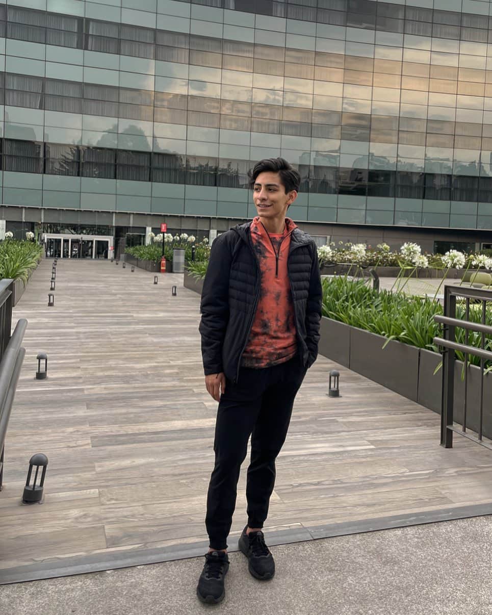 Donovan Carrillo Suazoのインスタグラム：「Comenzando al 100% este 2022 en el Hotel Galería Plaza de San Jerónimo. La vista de todo el sur de la CDMX está increíble. Súper recomendado!  @hotel.gpsanjeronimo」