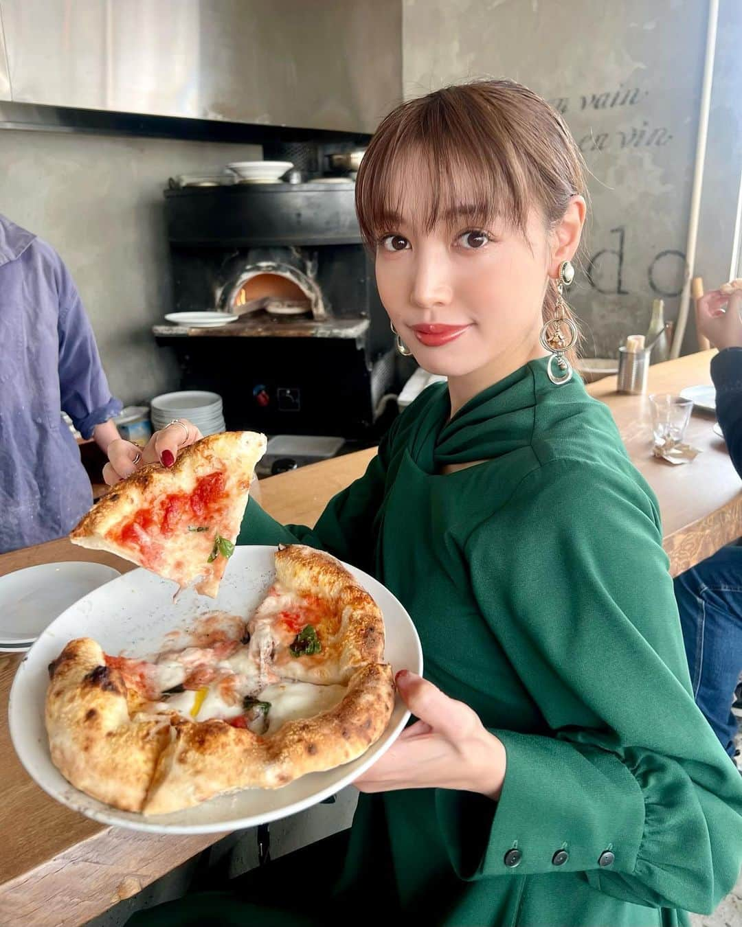 ののさんのインスタグラム写真 - (ののInstagram)「. 窯焼きピザ🍕 1枚ずつ丁寧に焼き上げていて生地はもちもち スープとベルガモットスカッシュも美味しかった✨  #ピザ#ピザランチ#クアトロフォルマッジ#チーズ#神戸#神戸ランチ#神戸グルメ#元町カフェ#元町ランチ#元町グルメ#三ノ宮#三ノ宮グルメ#三ノ宮ランチ#神戸観光#グルメスタグラム#グルメ女子#クラネ#pizza#lunch#kobe#clane」1月10日 7時57分 - nonoko0309