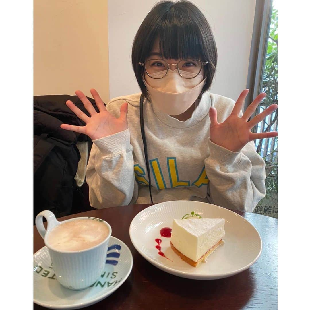 時東ぁみさんのインスタグラム写真 - (時東ぁみInstagram)「『日本一美味しいココア』飲んできました♡ ・ 中国人の方が日本一と伝えて、バズったココア♡ 自称ココアヲタクの私…中目黒カフェファソンさんの“手練りココア”はまじで日本一美味しいと思った！！！ 一緒にいただいた手作りレアチーズケーキも抜群！ 最後にルイボスティーもいただいたんだけど、普段飲んでるものより丸い舌触りでこちらも感動！！ ・ 連れてってくれた小坂由里子さん @yuriko.kosaka ありがとうございます♡ ・ #時東ぁみ #日本一美味しい #日本一美味しいココア #カフェ #ココア #cocoa #手練りココア #手作り #レアチーズケーキ #rarecheesecake #ルイボスティー #rooibostea #全部違う #全部美味しい #特別な味 #中目黒 #nakameguro #カフェファソン #小坂由里子 さん #ありがとうございます #新年初めて #会えた #友達 #❤️  #japansmostdelicious #日本最好吃的」1月10日 8時14分 - amitokito