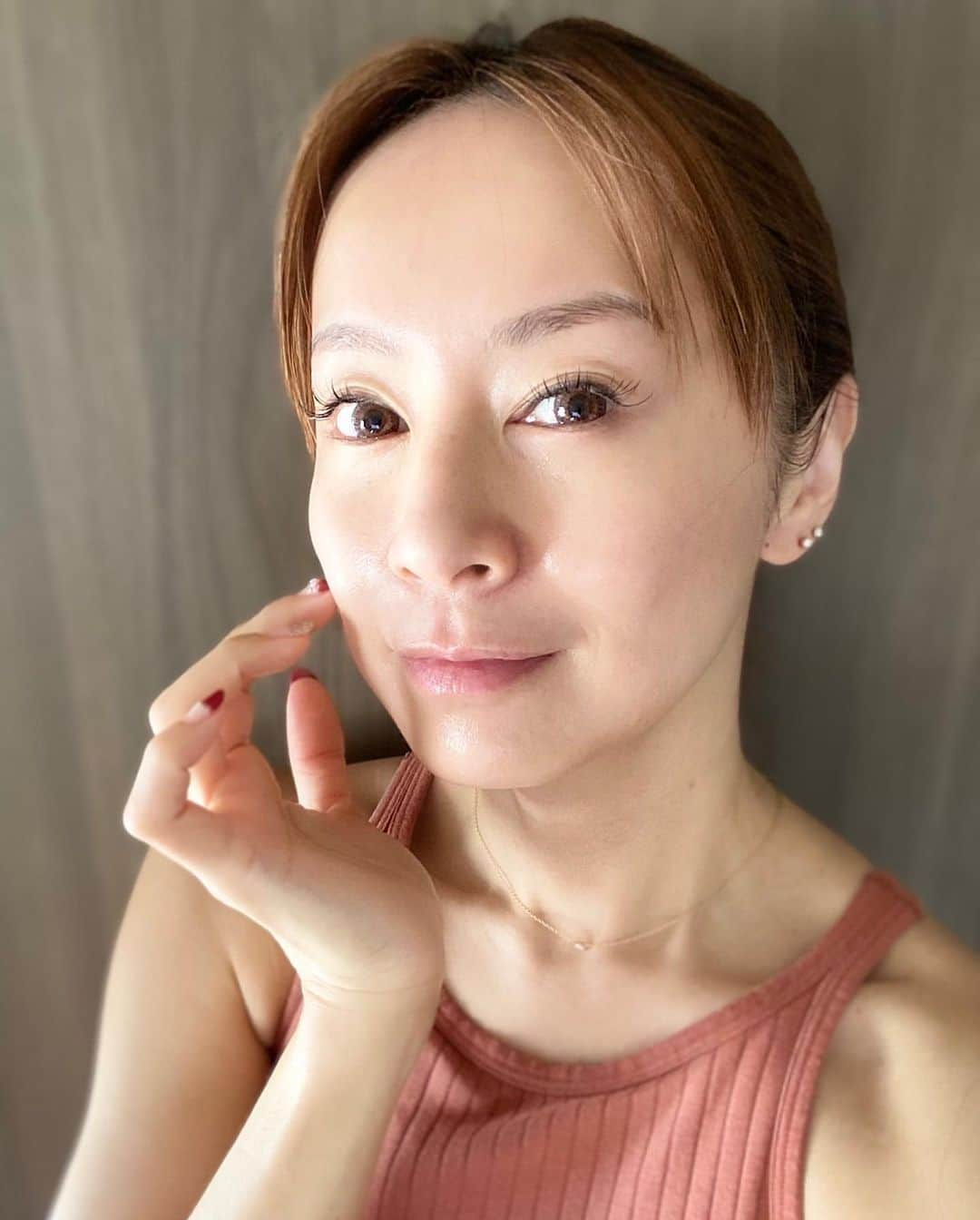 鈴木亜美さんのインスタグラム写真 - (鈴木亜美Instagram)「・ この季節、冬場の乾燥はお肌の大敵😂  だからこの時期のスキンケアは とっても大切だし、 より入念にしたいですよね。  私は今年もととのうみすとで汚れをオフして たっくさん保湿して乗り切ります✨✨  キャンペーンも実施しているそうなので、 気になる内容はストーリーのリンクから チェックしてみてください！     #ととのうみすとキャンペーン #プライベートでずっと愛用 #ととのうみすと #毛穴ケア #毛穴洗浄 #毛穴洗浄スプレー #毛穴クレンジング #毛穴引き締め #PR @totonou_official」1月10日 18時08分 - amiamisuzuki